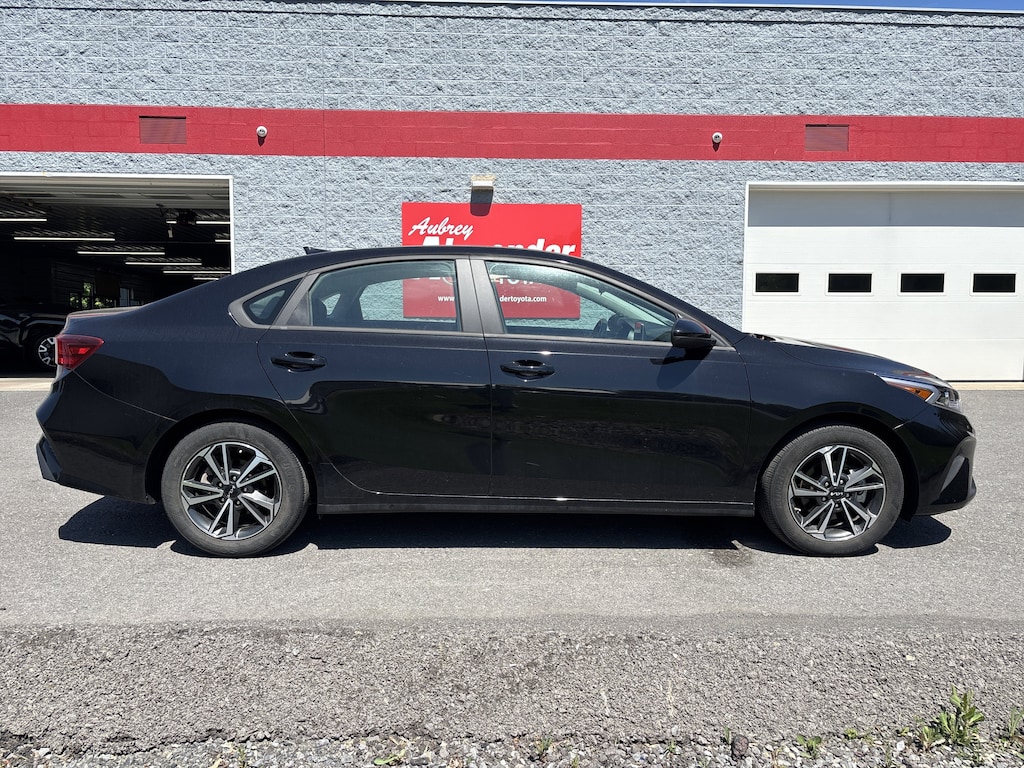Used 2022 Kia Forte LXS Sedan
