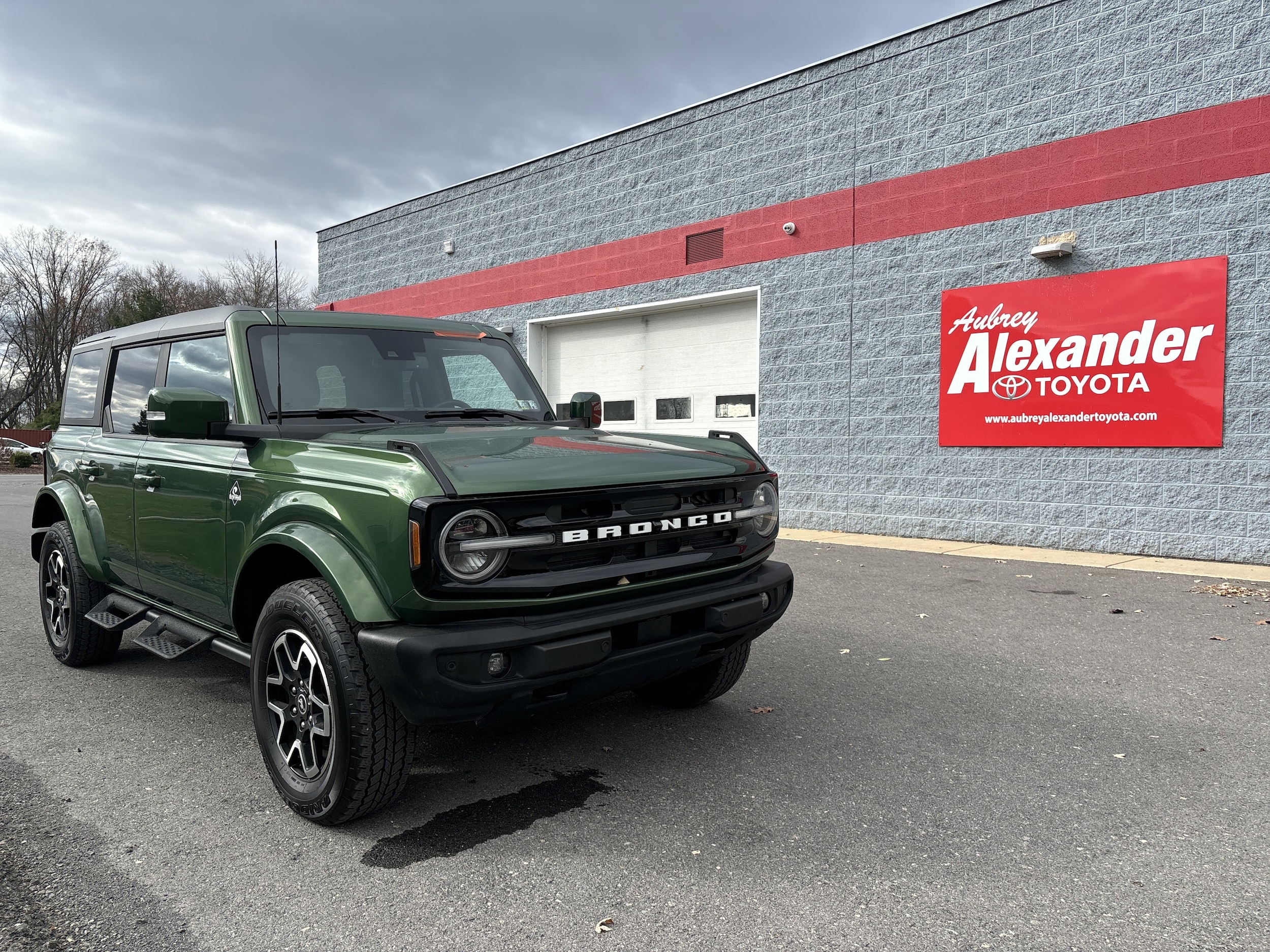 2023 Ford Bronco 4-Door Outer Banks's photo