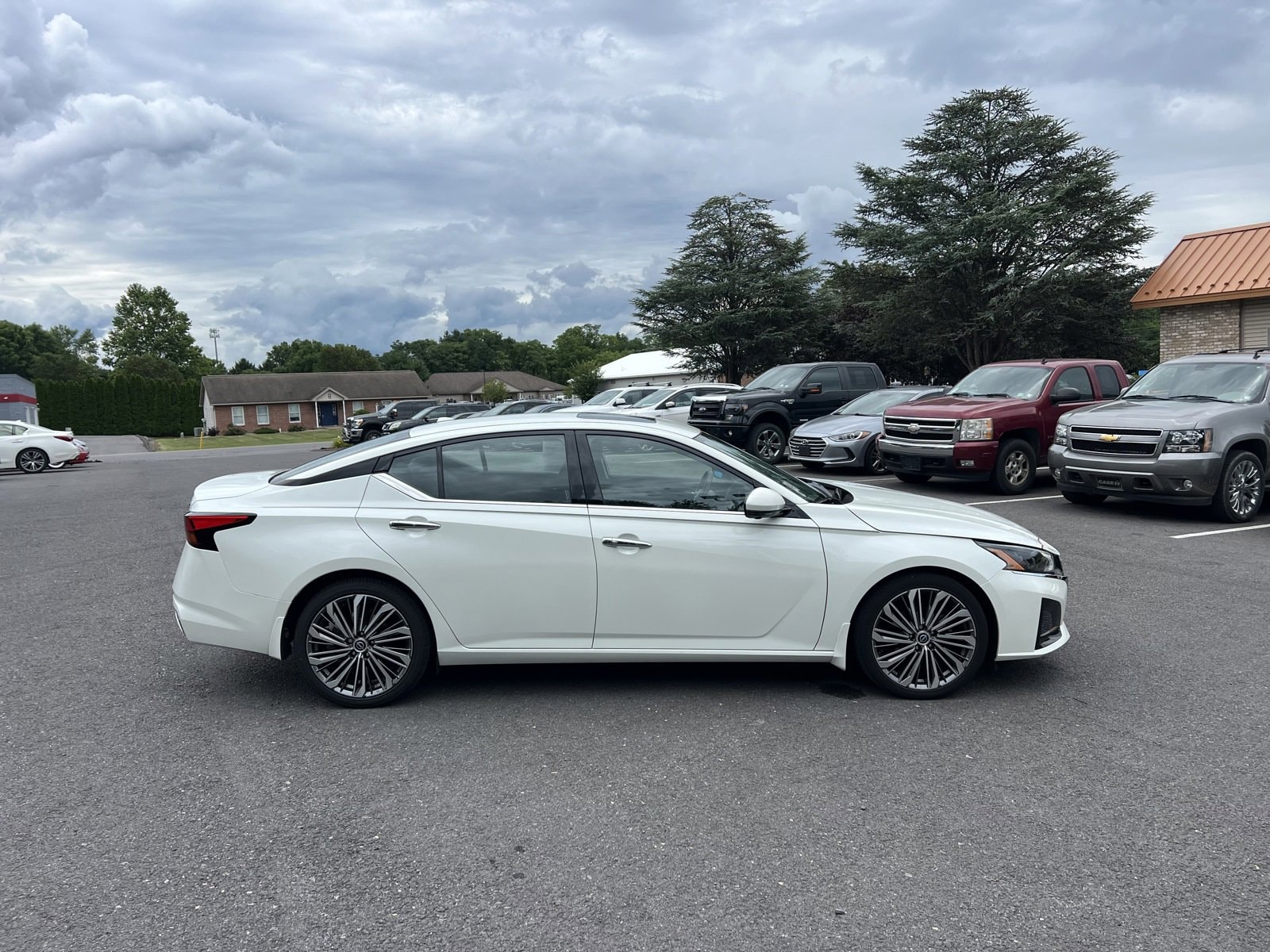 Used 2023 Nissan Altima SL with VIN 1N4BL4EV4PN326558 for sale in Selinsgrove, PA