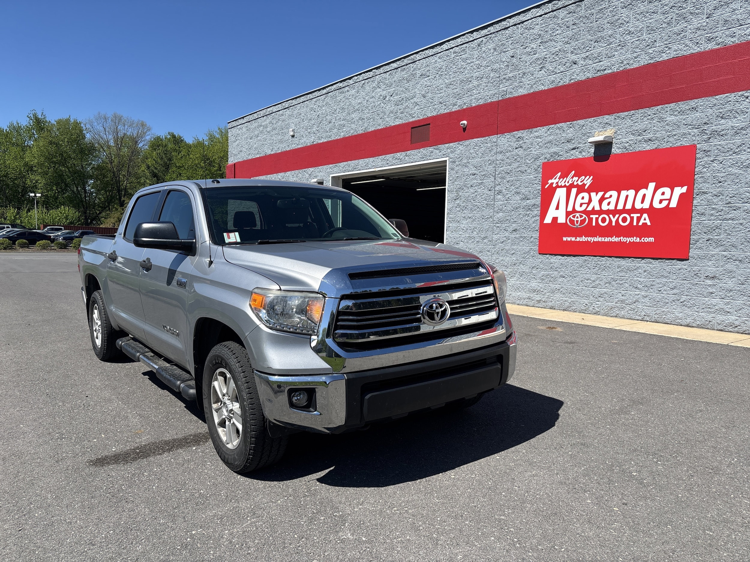 2017 Toyota Tundra SR5 5.7L 4WD Crew Max Short Bed's photo