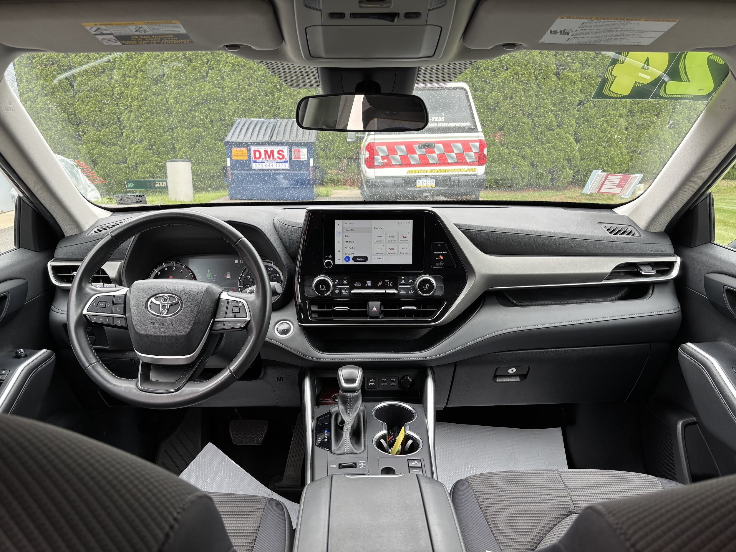 2024 Toyota Highlander LE - Photo 16