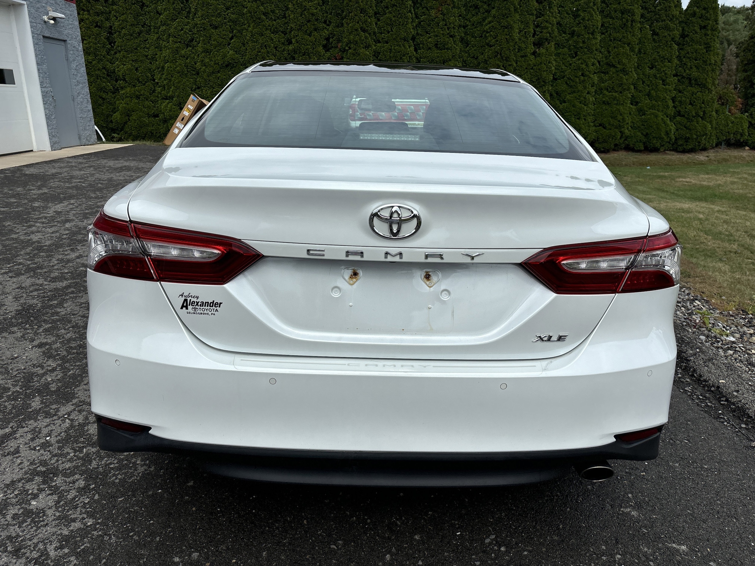 2018 Toyota Camry XLE photo 2