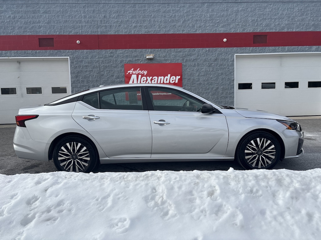 Used 2024 Nissan Altima 2.5 SV Sedan