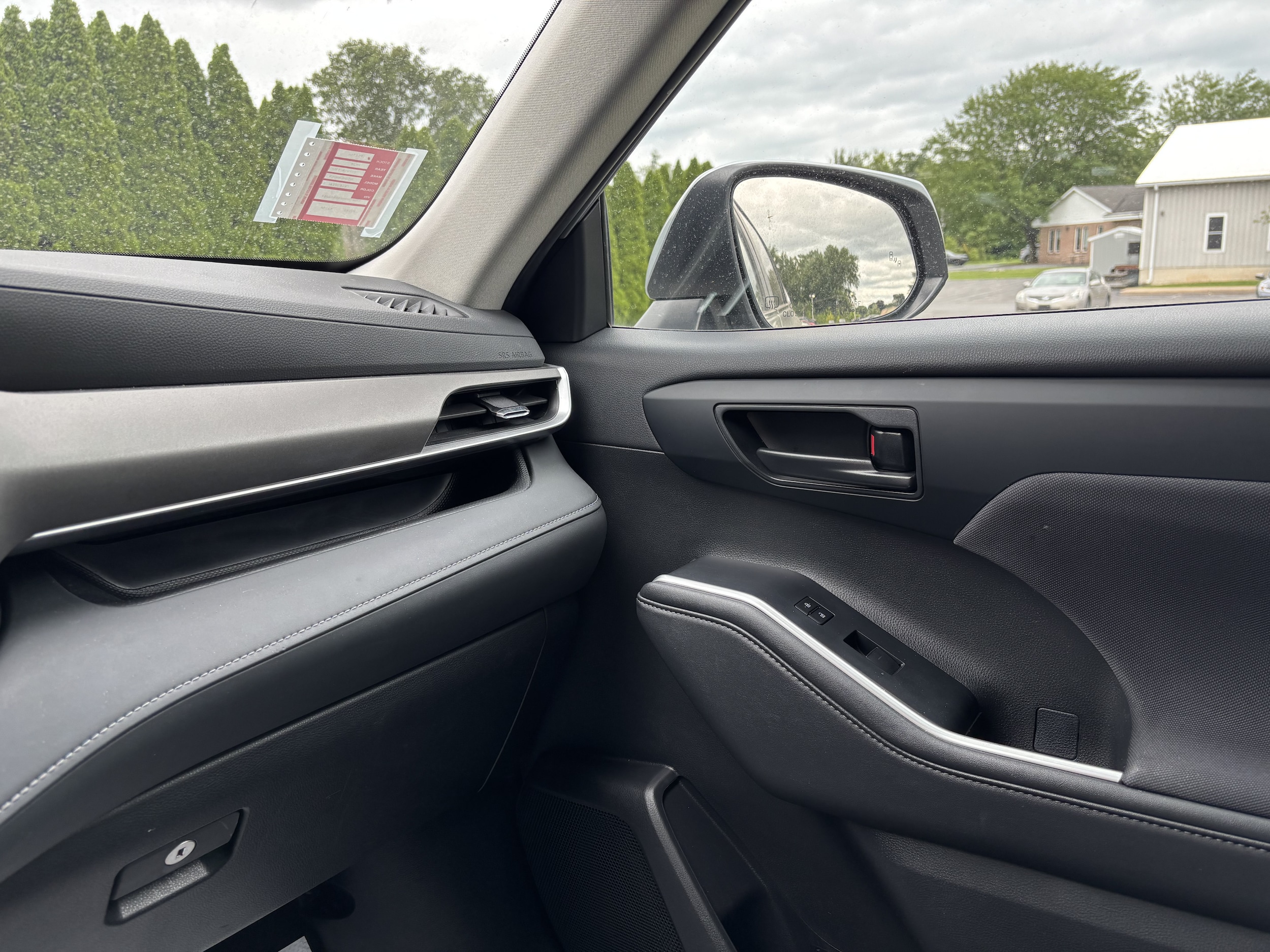 2024 Toyota Highlander LE - Photo 24