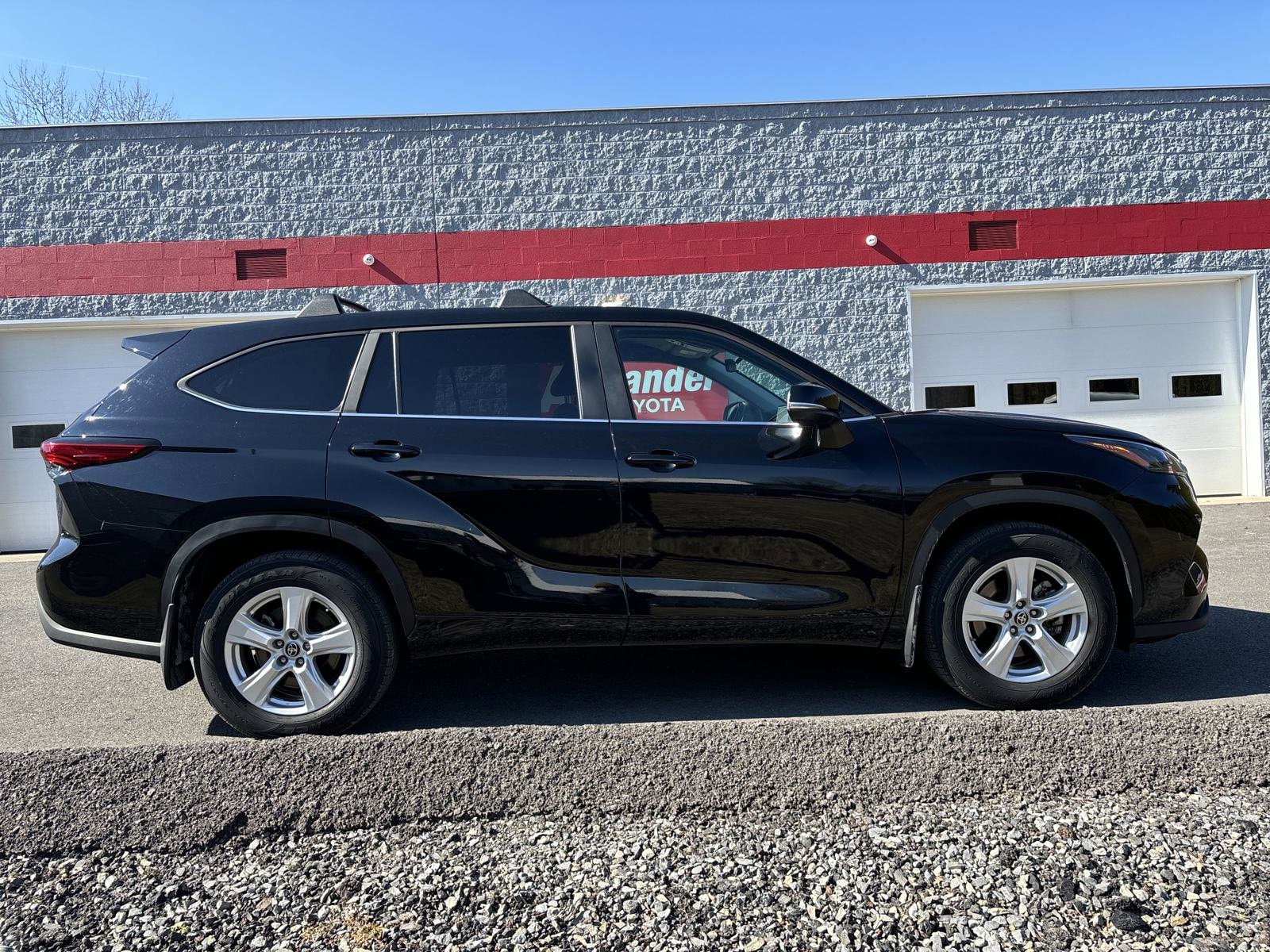 Used 2023 Toyota Highlander LE with VIN 5TDKDRBH5PS028002 for sale in Montoursville, PA