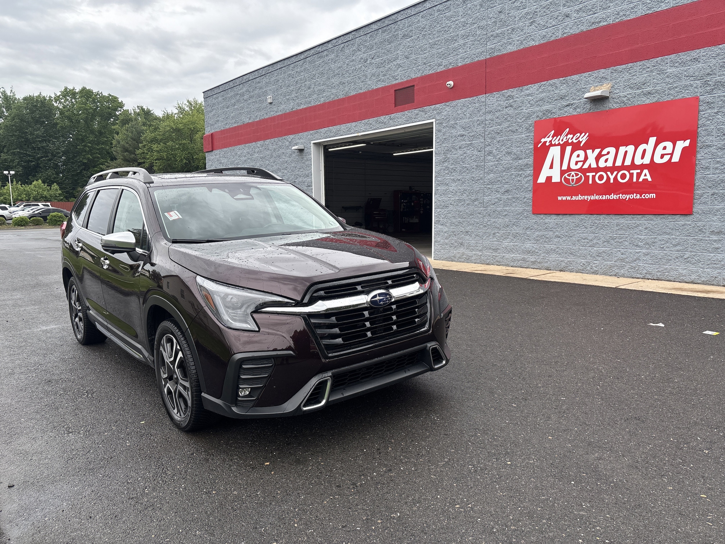 2023 Subaru Ascent Touring's photo