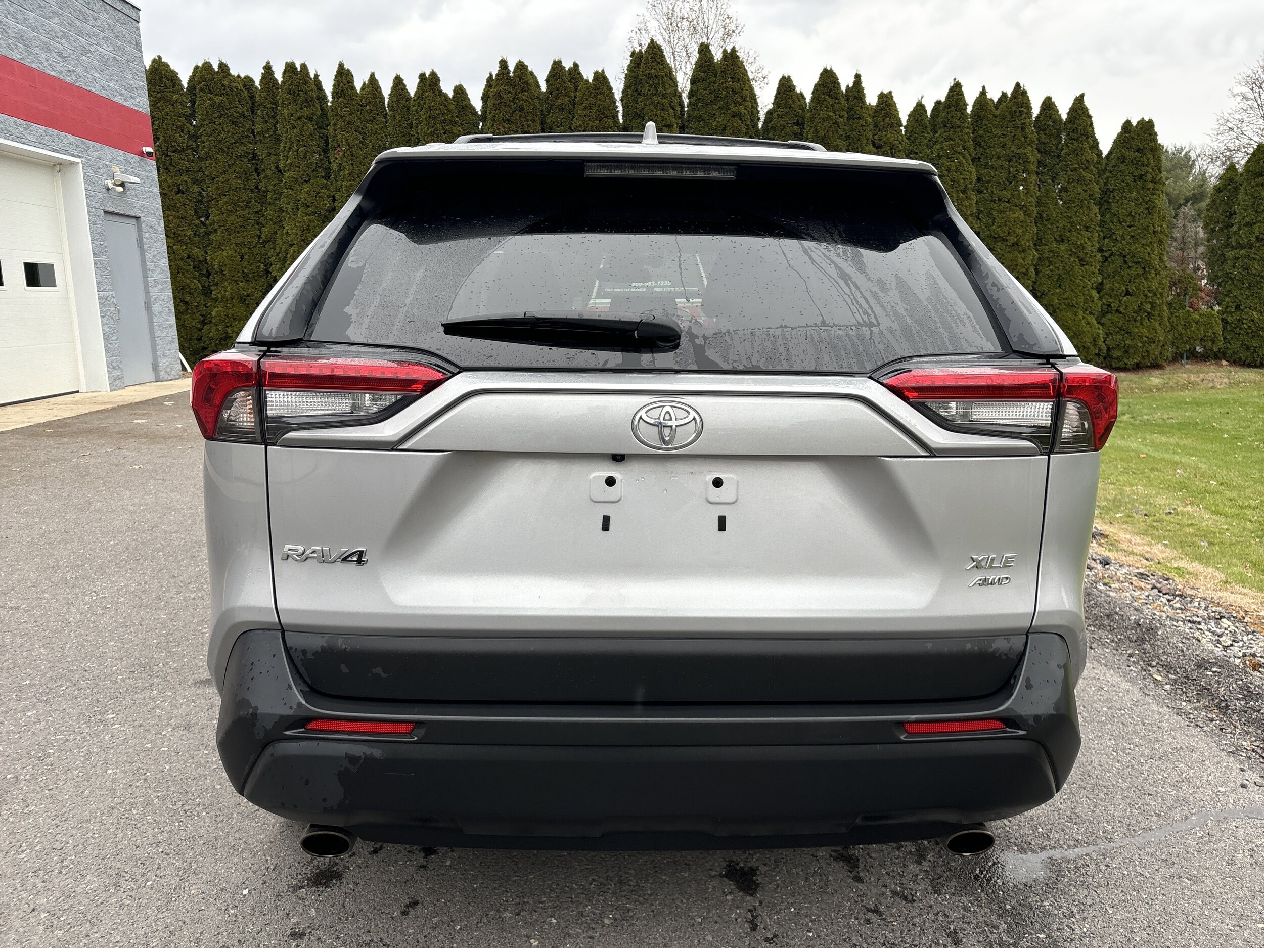 2022 Toyota RAV4 XLE photo 3