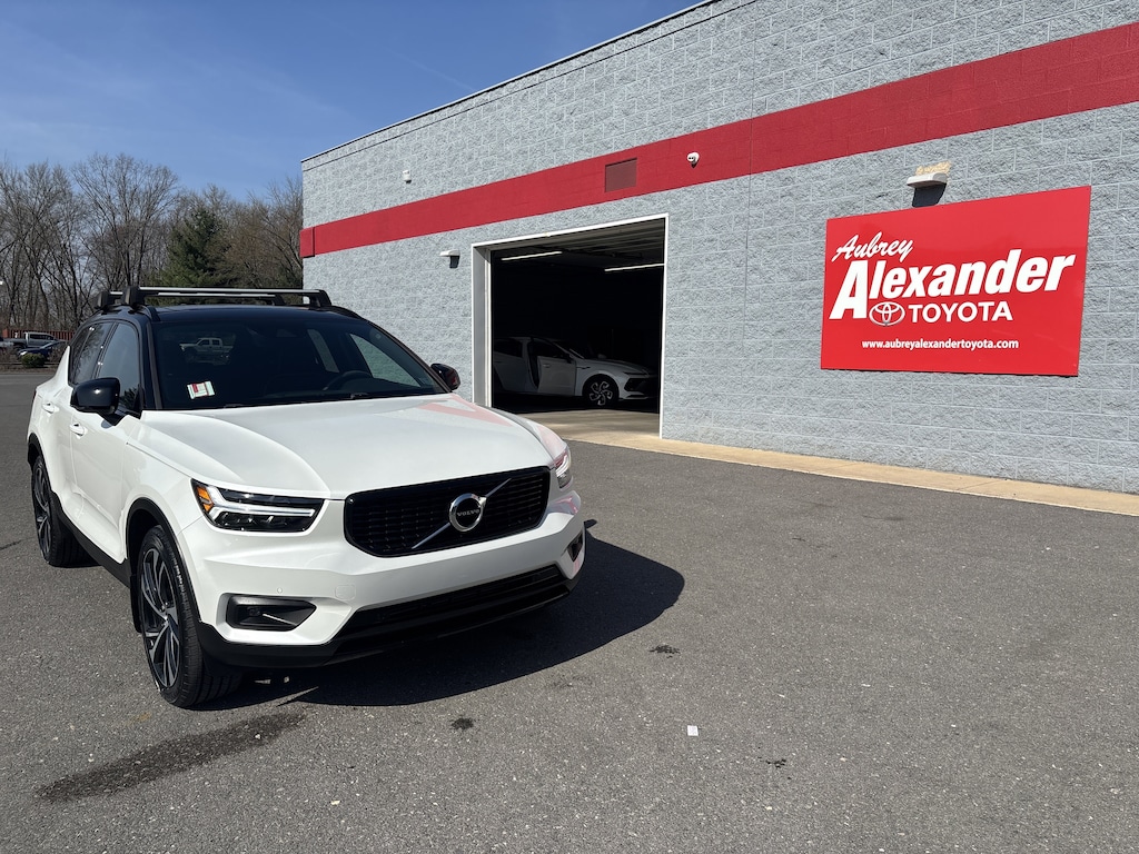 Used 2021 Volvo XC40 T5 R-Design SUV