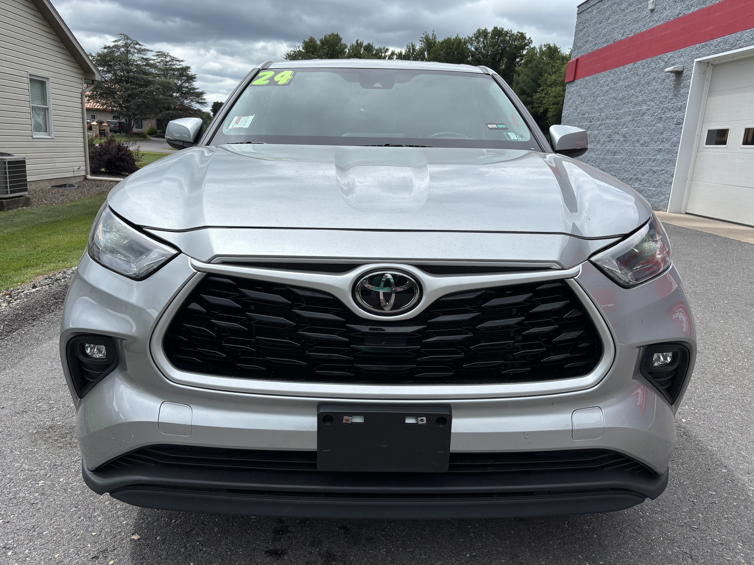 2024 Toyota Highlander LE - Photo 9