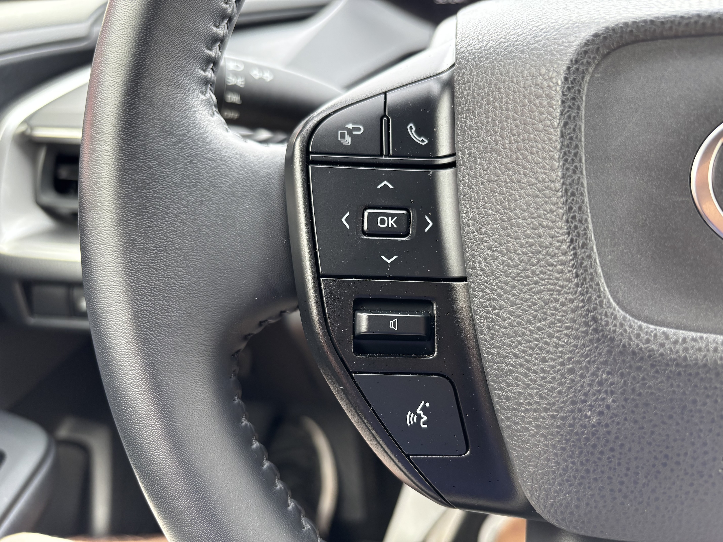 2024 Toyota Prius LE - Photo 19