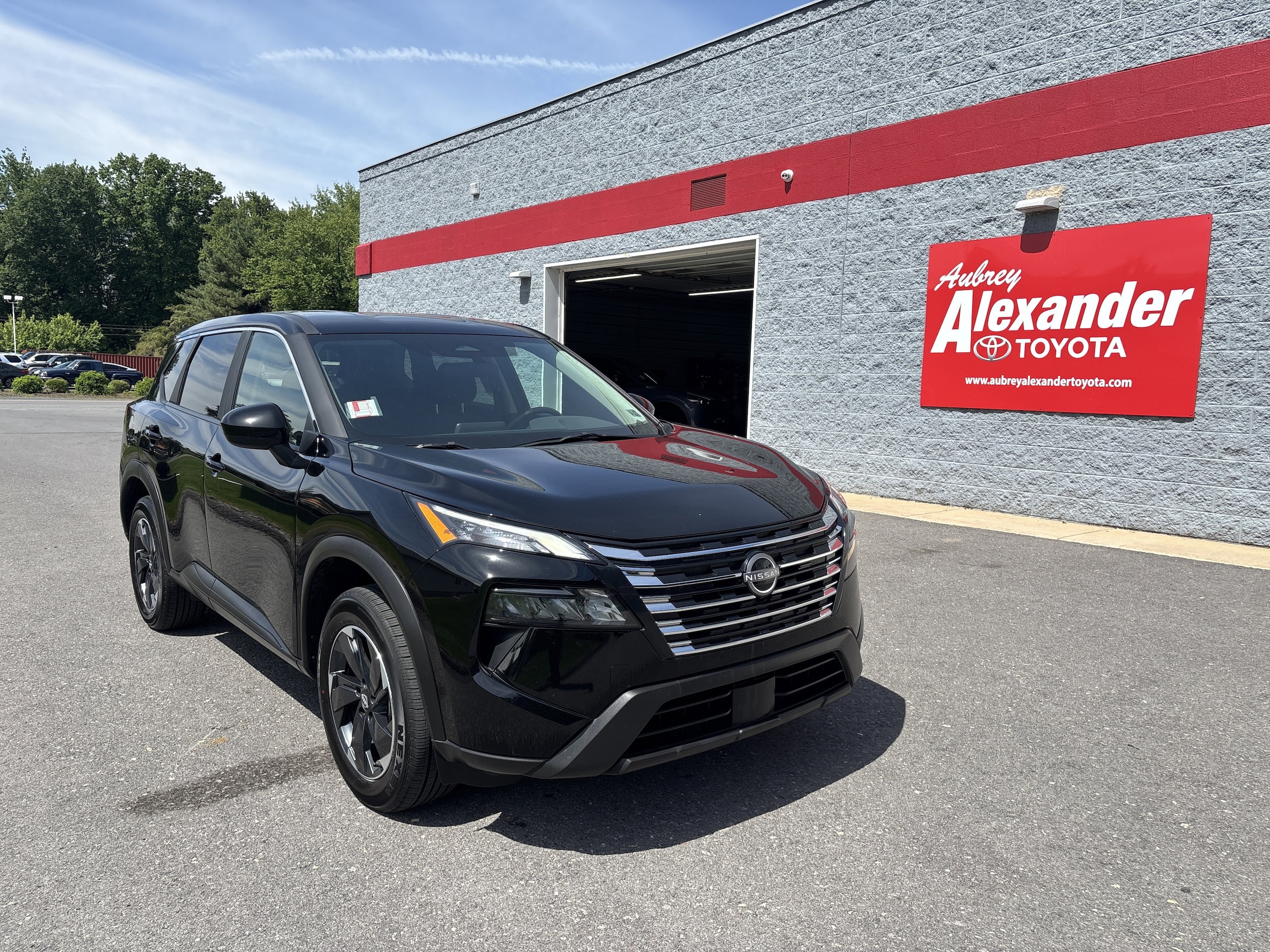 2025 Nissan Rogue SV AWD's photo
