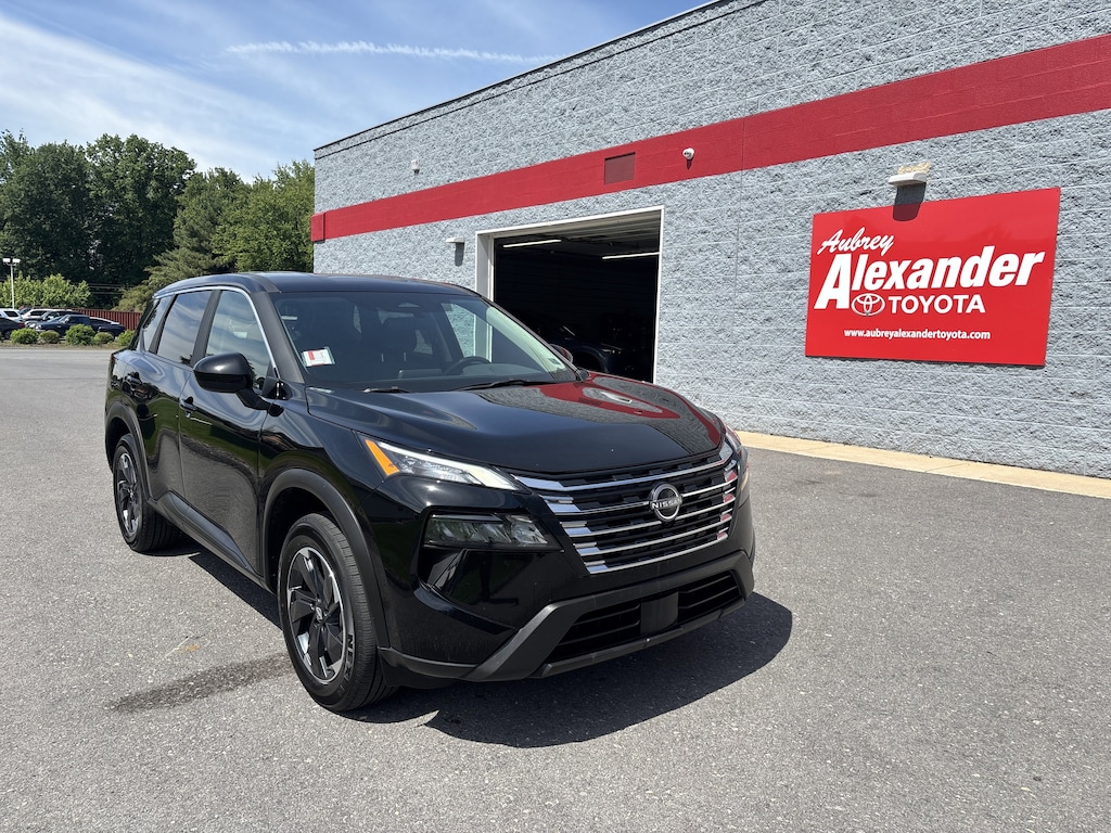Used 2025 Nissan Rogue SV SUV