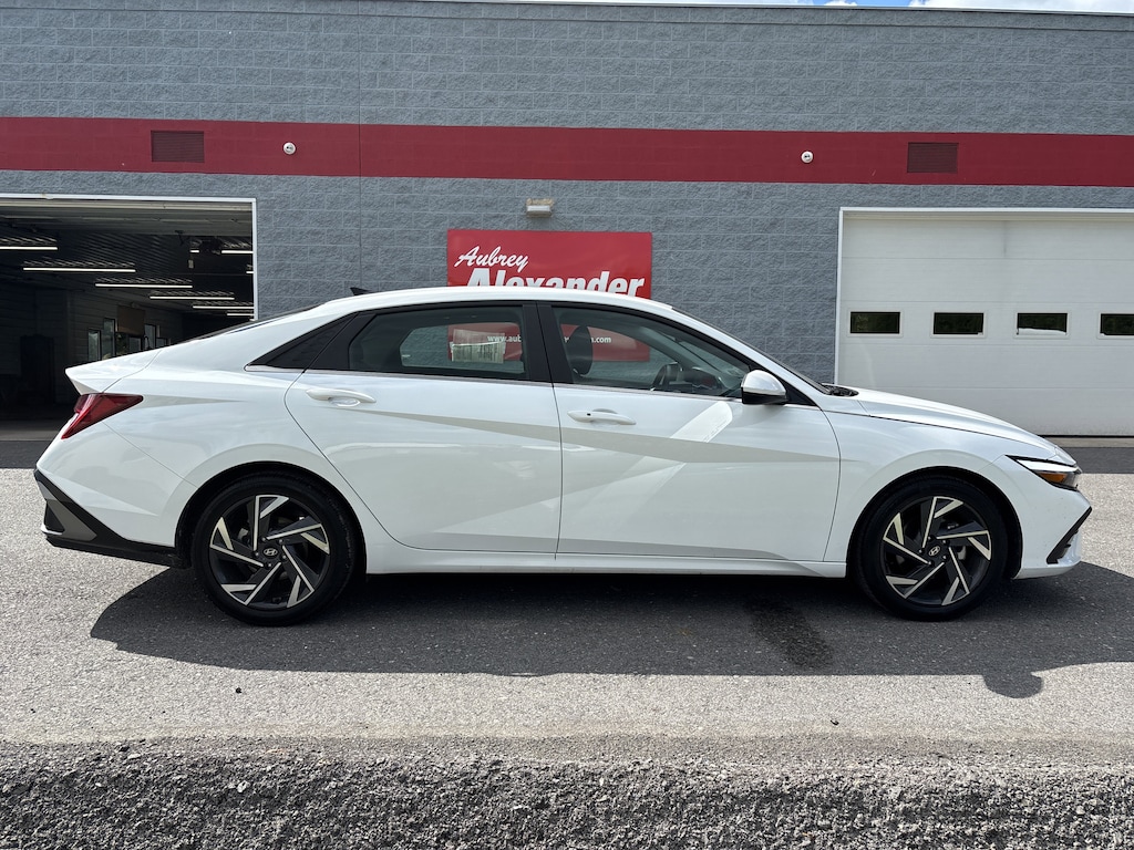 Used 2025 Hyundai Elantra SEL Convenience Sedan