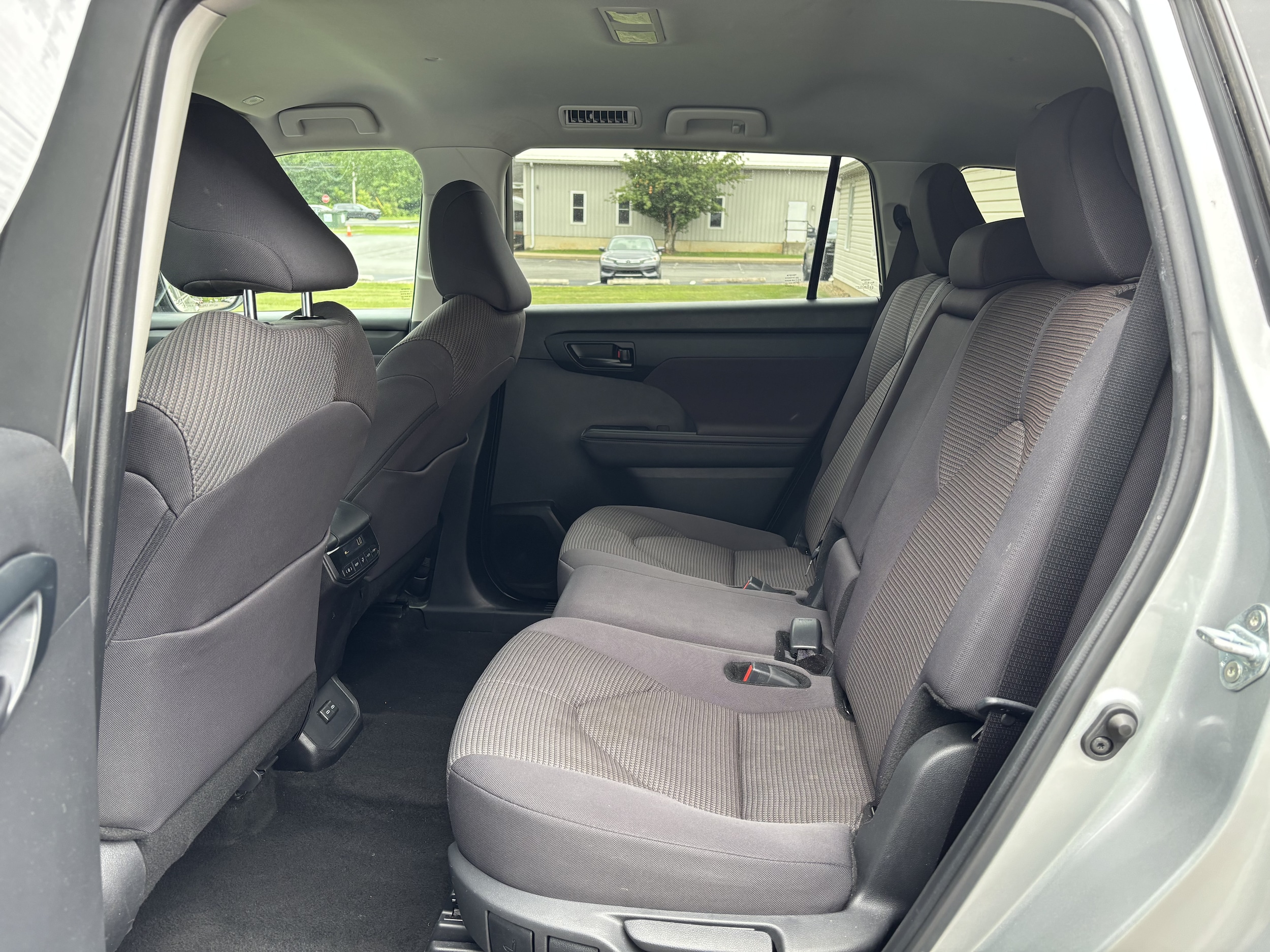 2024 Toyota Highlander LE - Photo 14