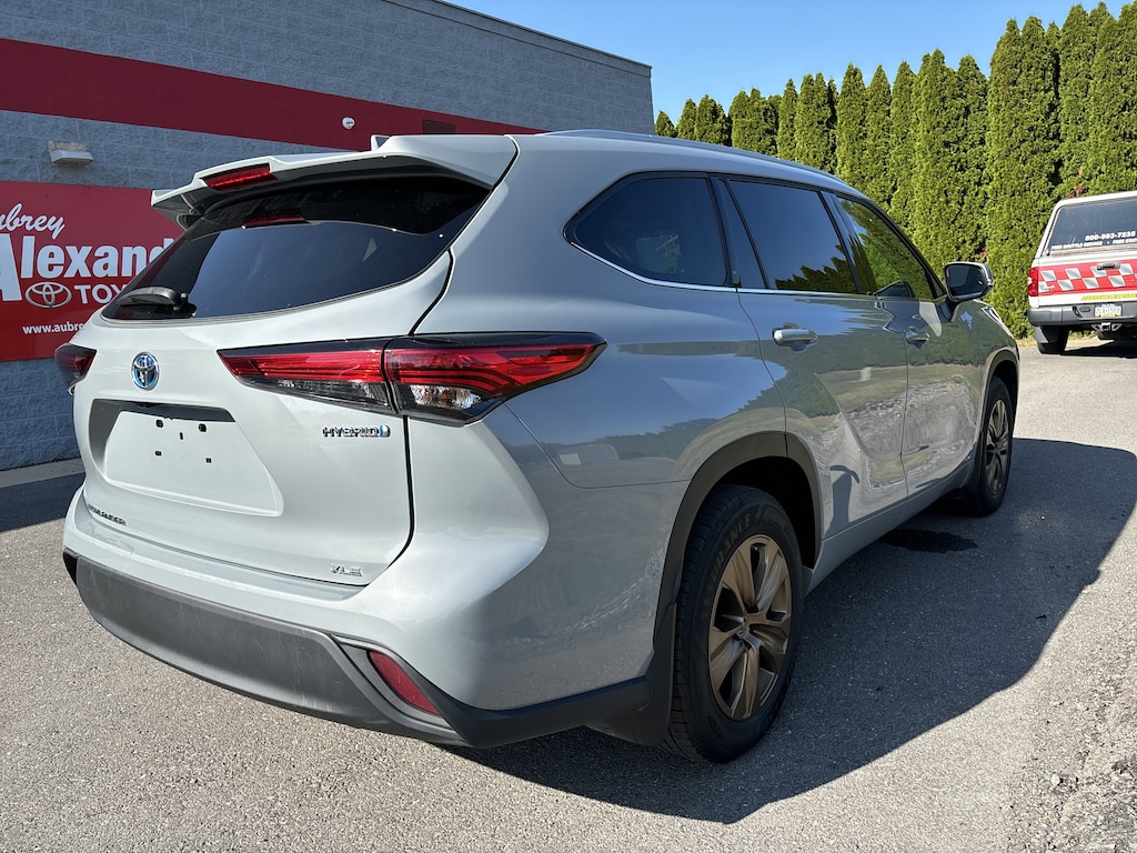 Certified 2022 Toyota Highlander XLE Bronze SUV