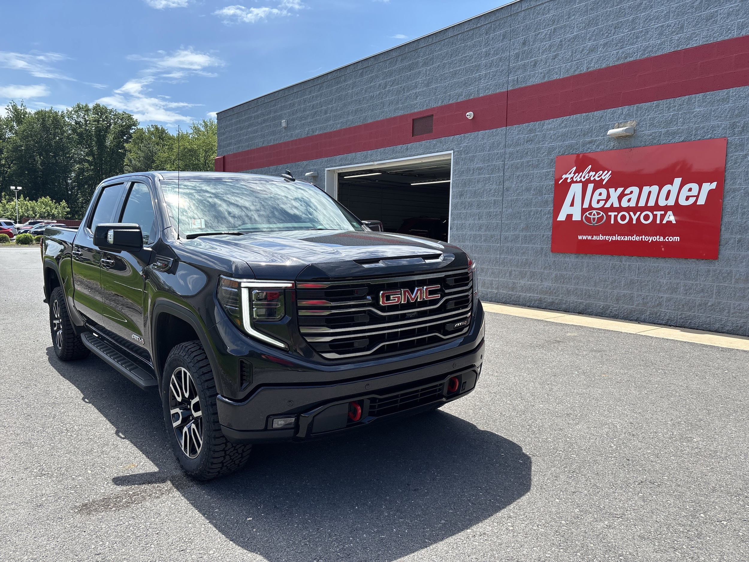 2025 GMC Sierra 4WD Crew Cab Short Box AT4's photo
