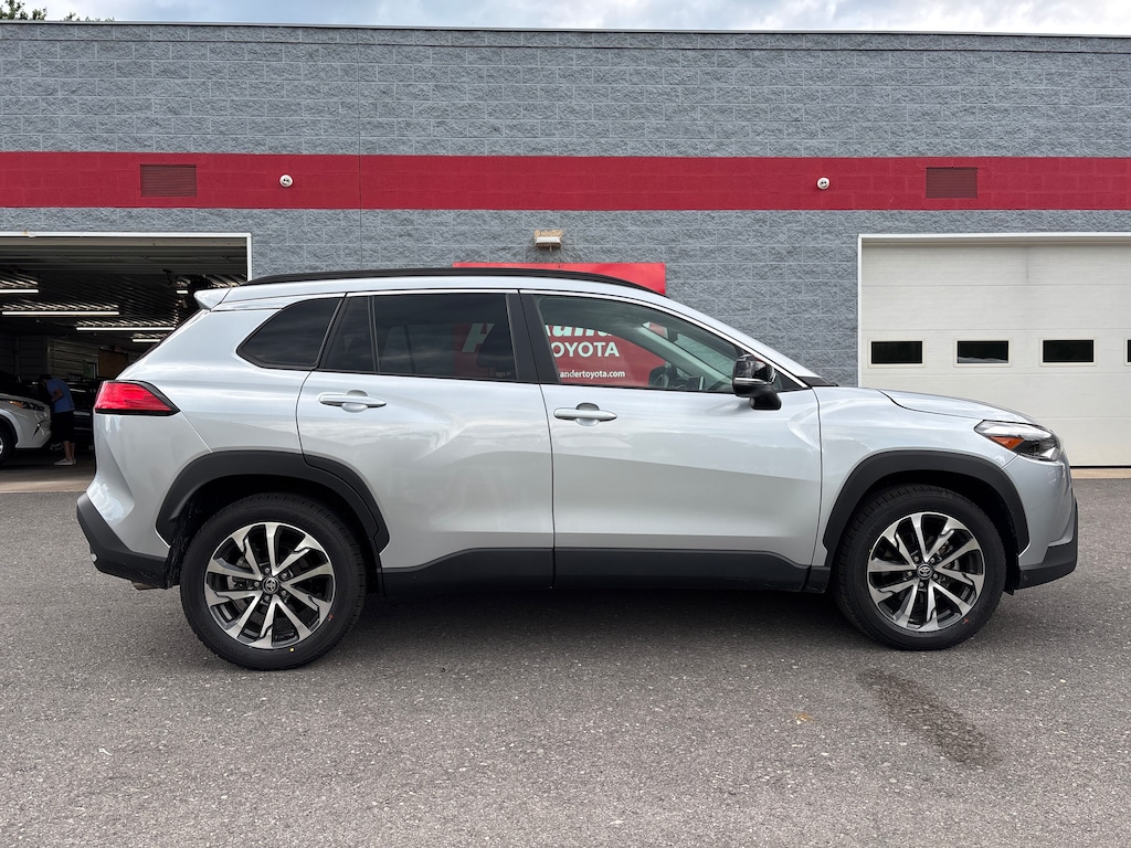 Used 2025 Toyota Corolla Cross XLE SUV