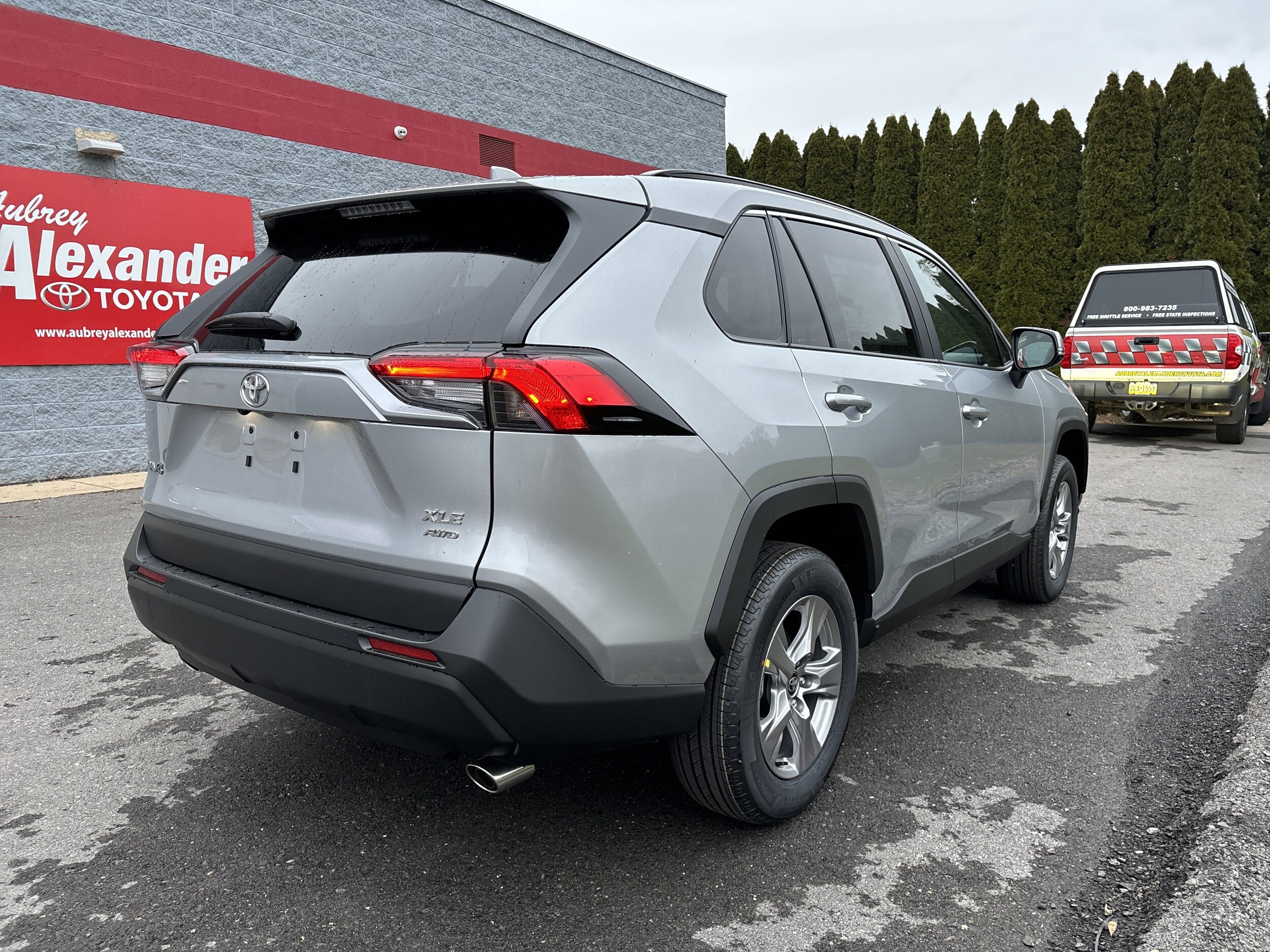 2025 Toyota RAV4 XLE photo 3