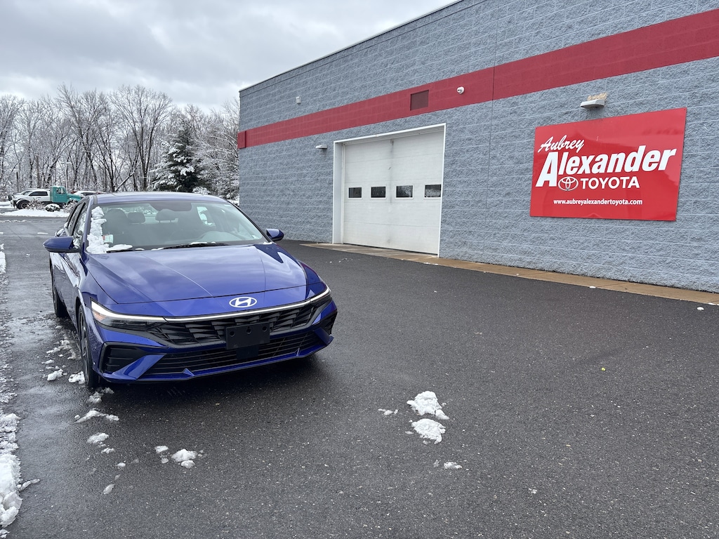 Used 2025 Hyundai Elantra SEL Convenience Sedan