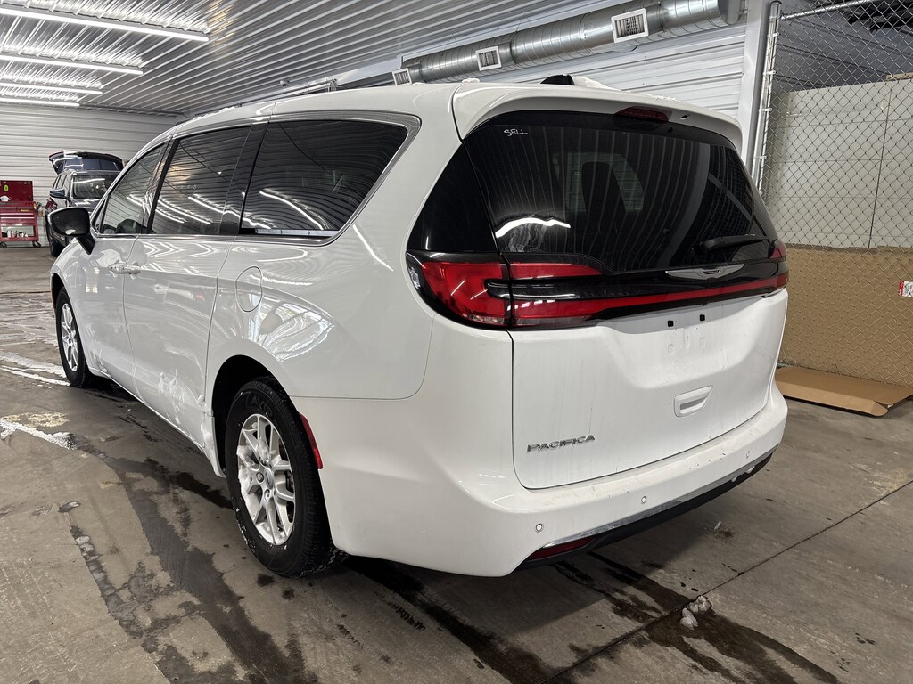 Used 2023 Chrysler Pacifica Touring L Van Passenger Van
