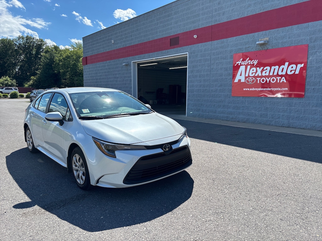Used 2025 Toyota Corolla LE Sedan