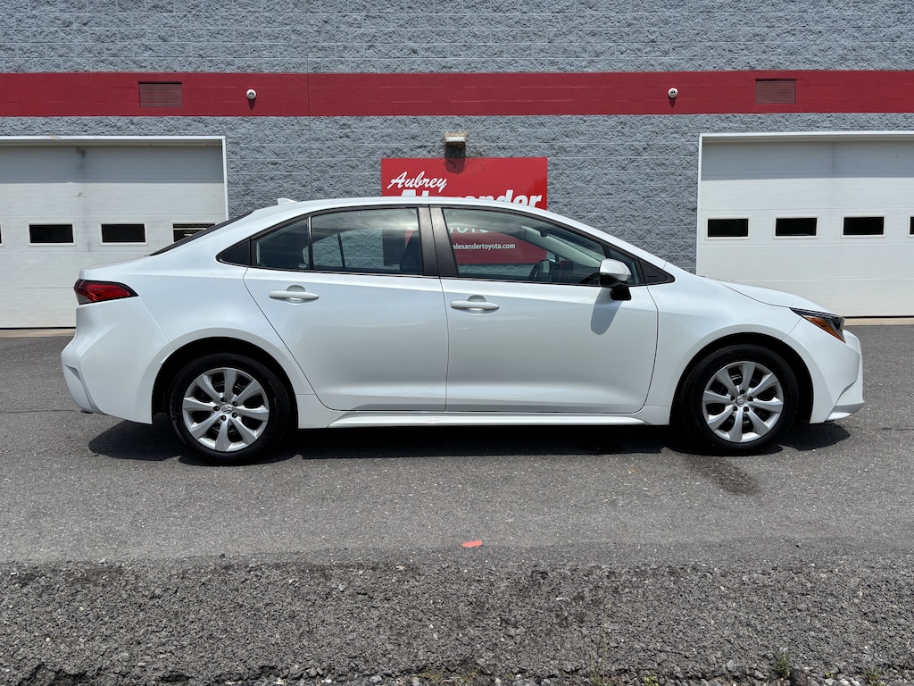 Certified 2025 Toyota Corolla LE Sedan