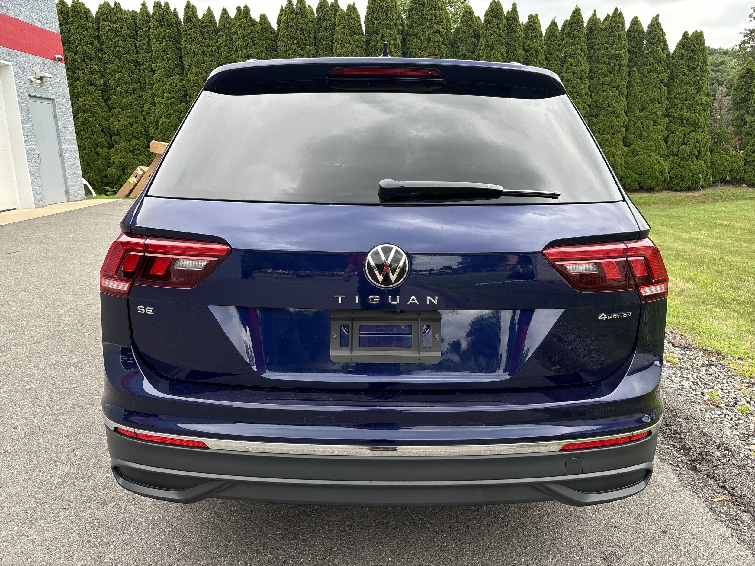 2022 Volkswagen Tiguan SE photo 2