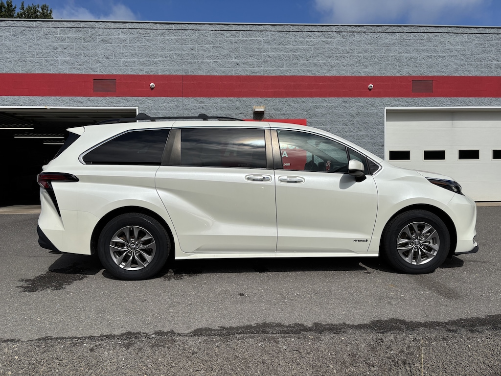Used 2021 Toyota Sienna XLE 8 Passenger Van