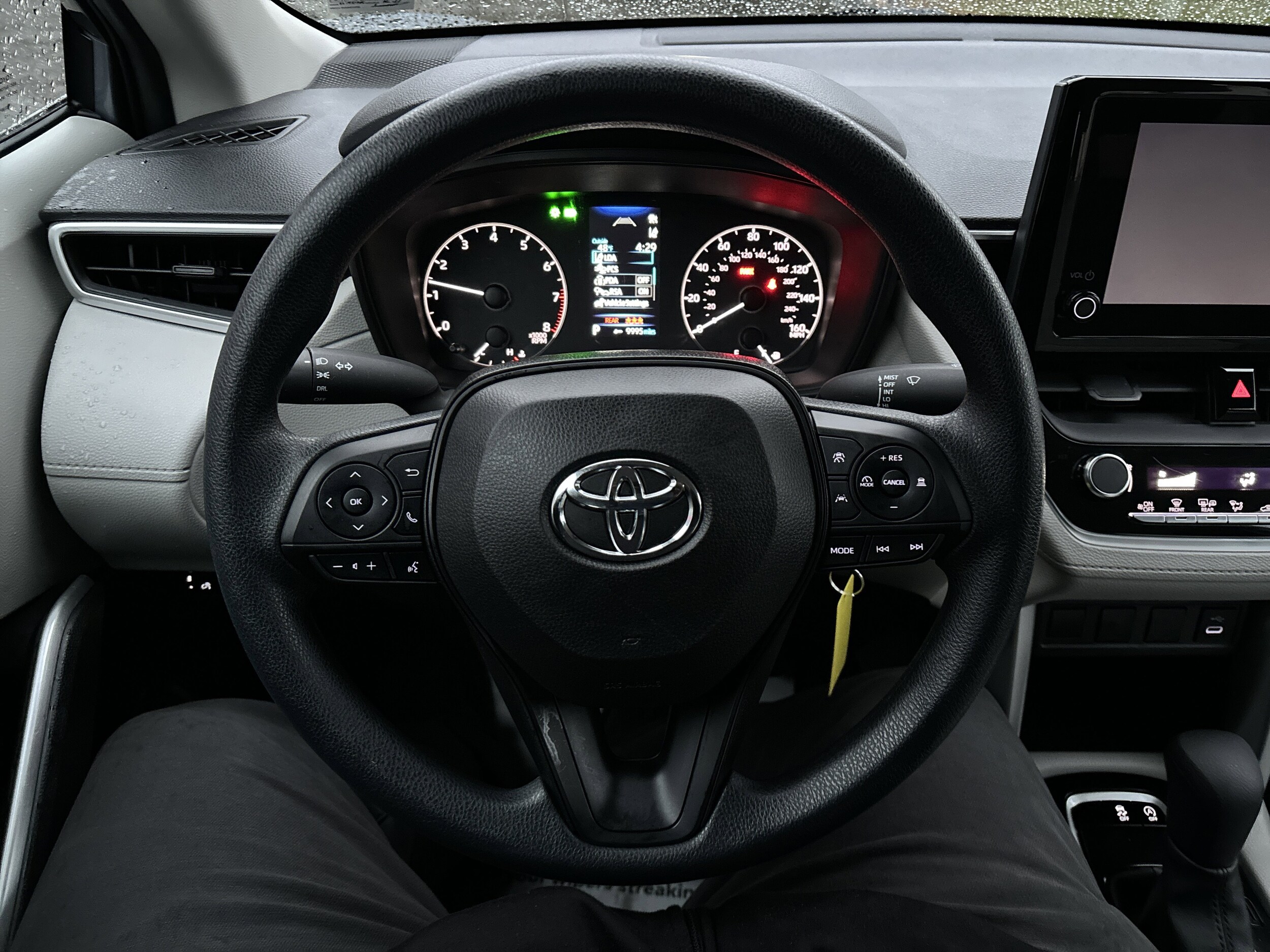 2023 Toyota Corolla Cross L photo 3