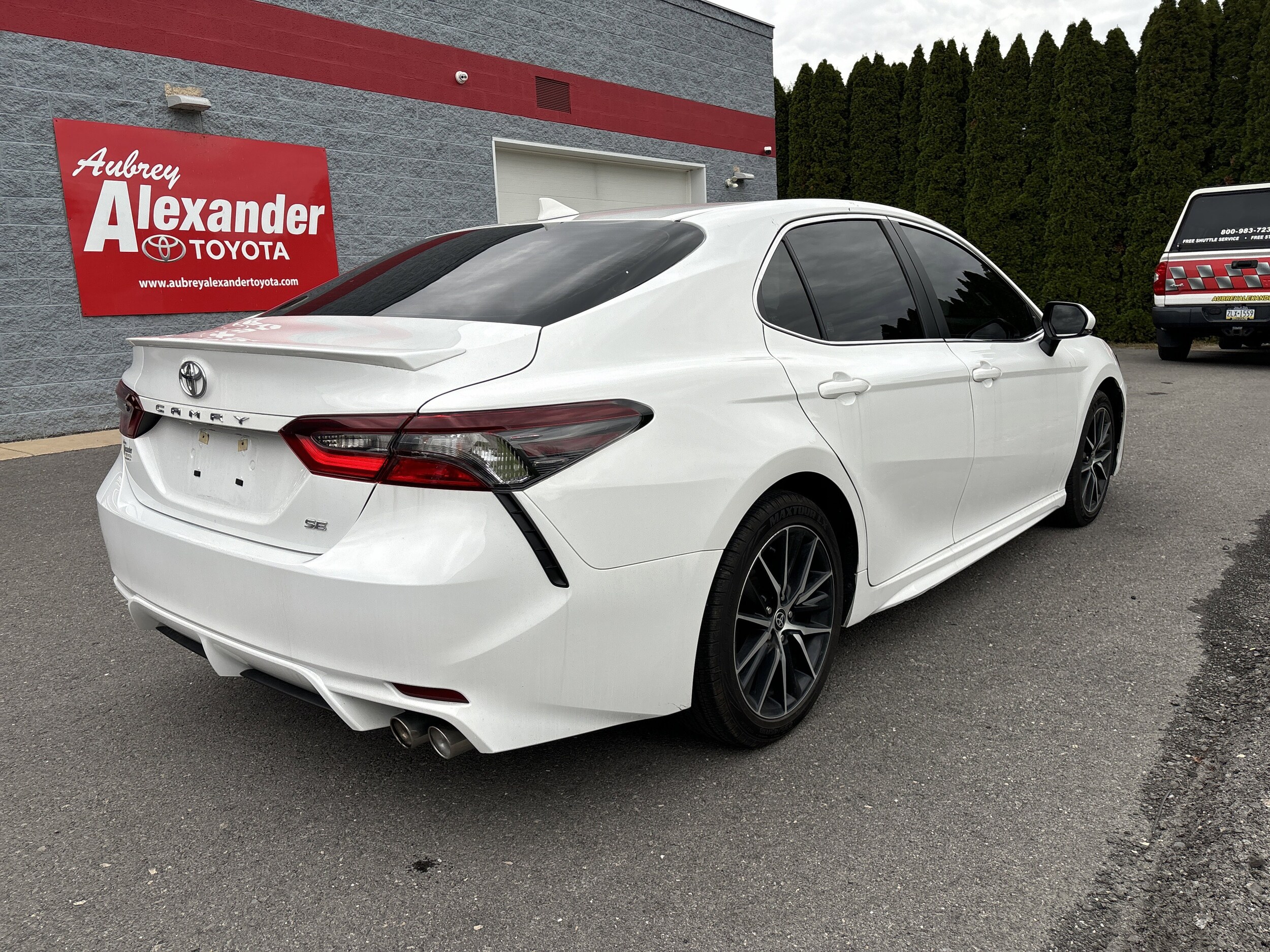 2023 Toyota Camry SE photo 2