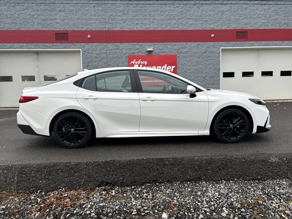 Used 2025 Toyota Camry SE Sedan