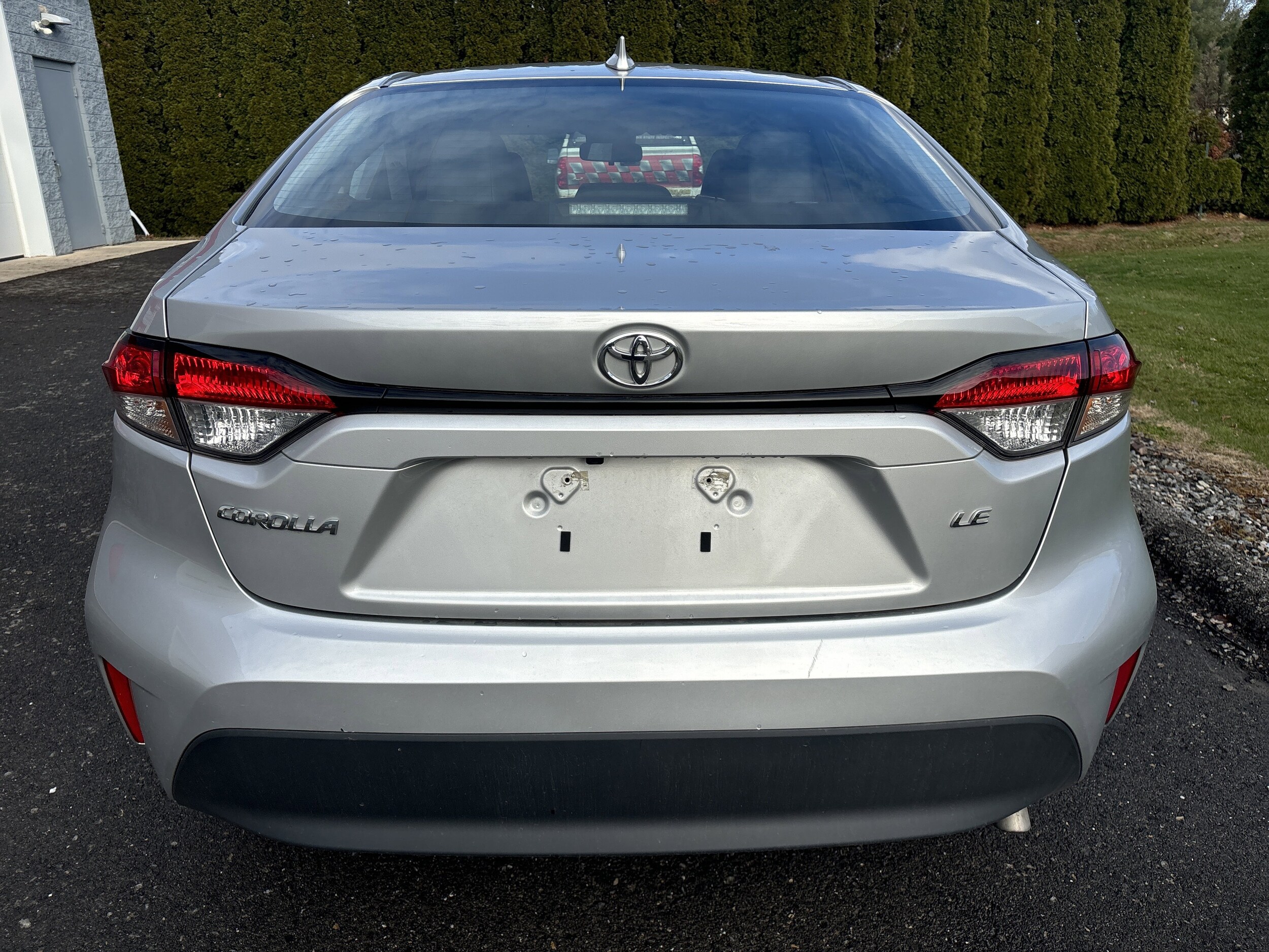 2025 Toyota Corolla LE photo 3