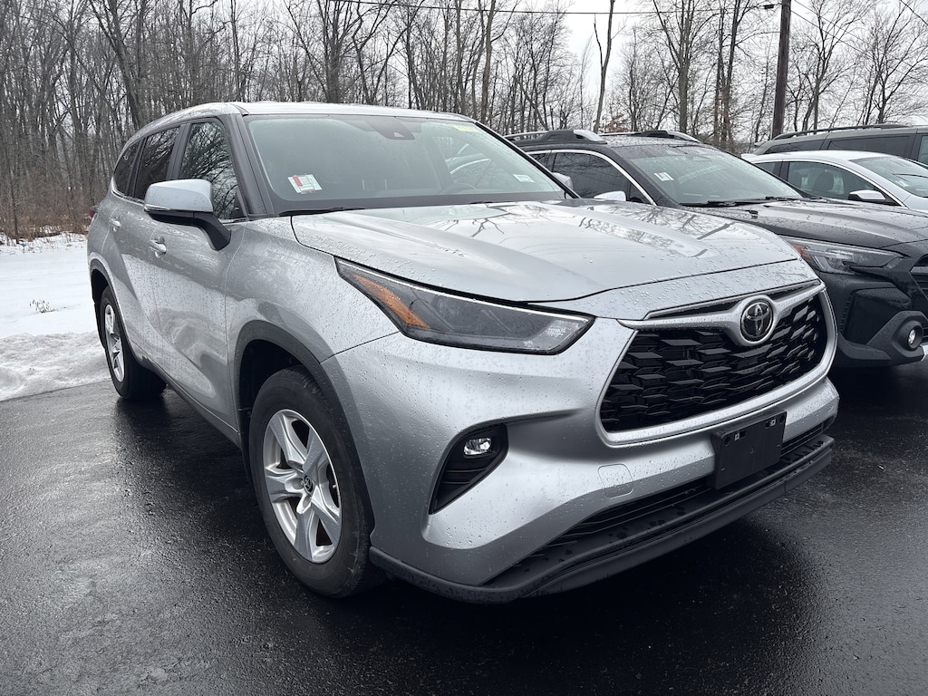 Used 2024 Toyota Highlander LE SUV