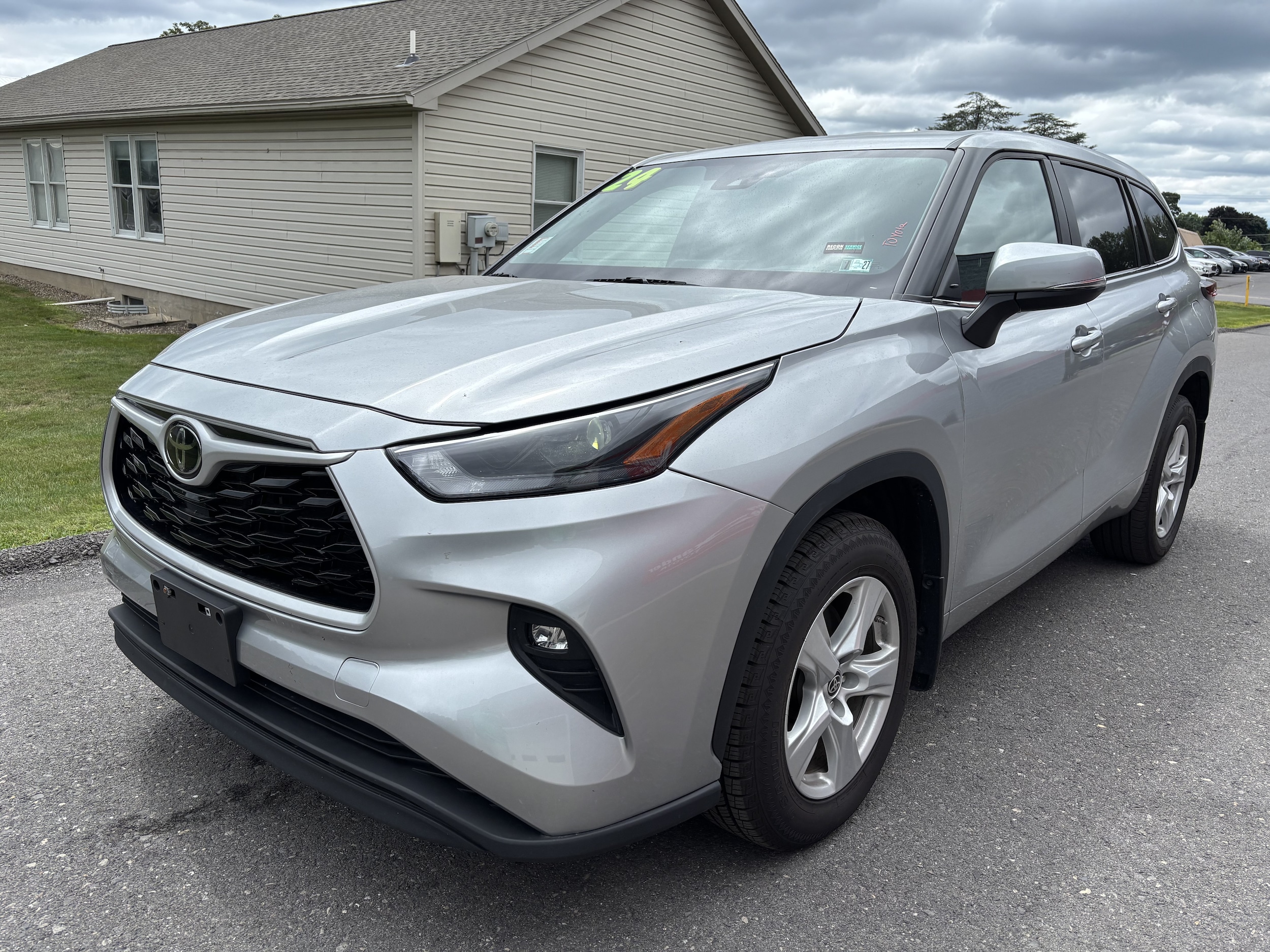 2024 Toyota Highlander LE - Photo 8