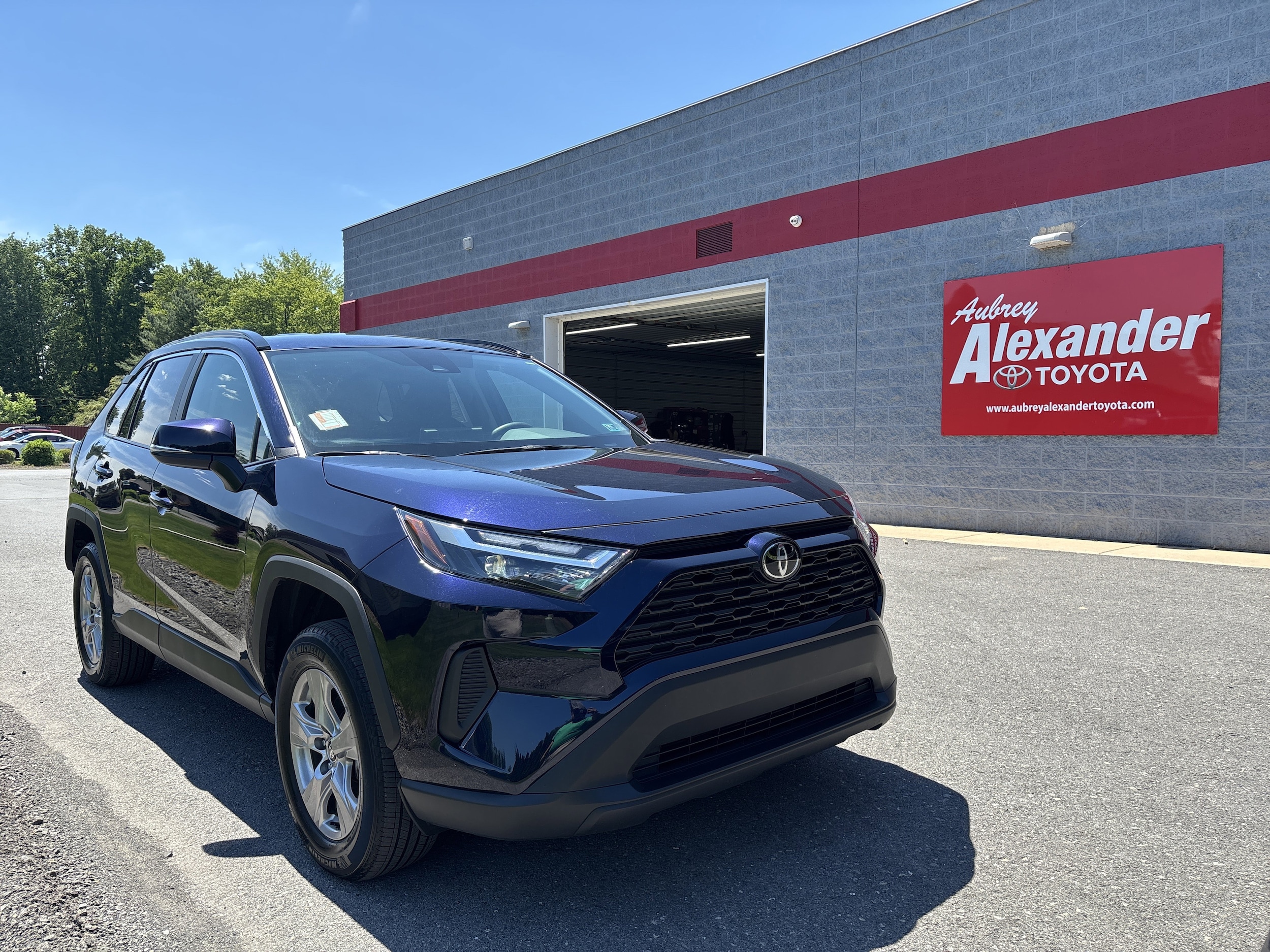 2025 Toyota RAV4 XLE AWD's photo