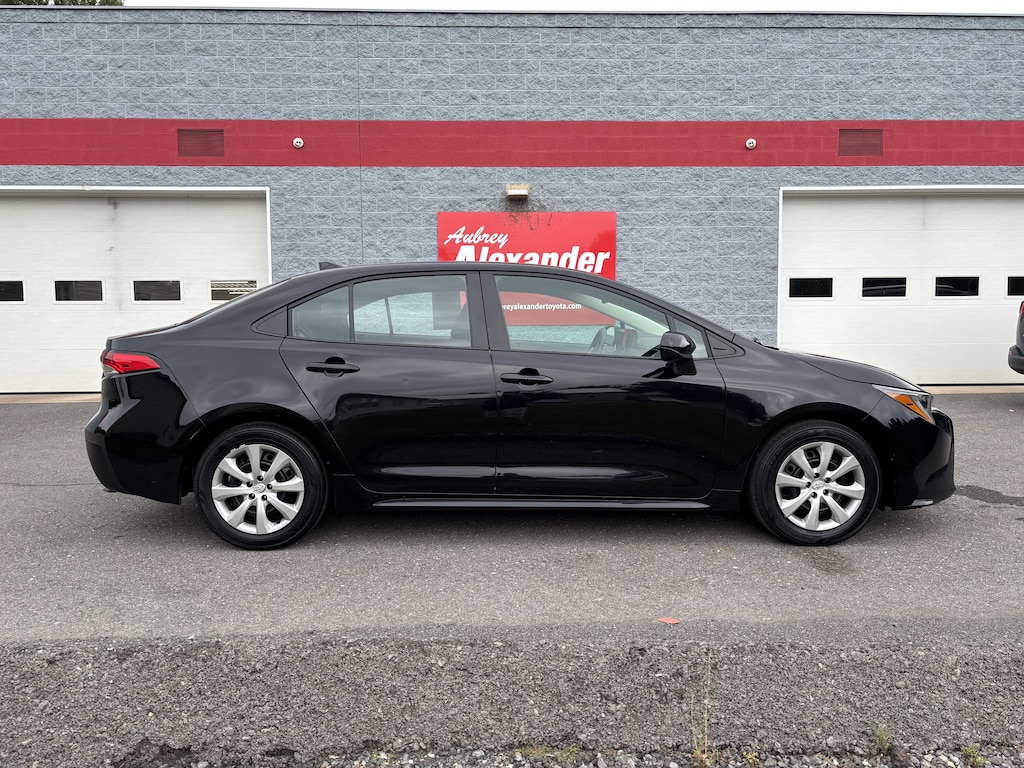 Used 2025 Toyota Corolla LE Sedan