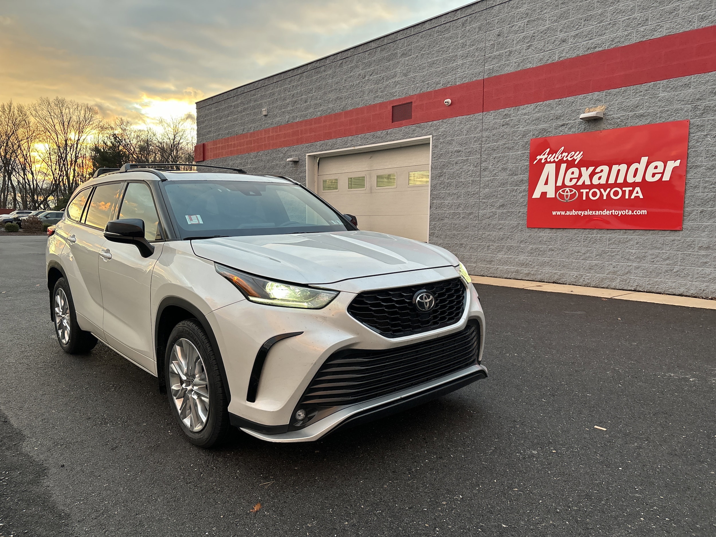 2023 Toyota Highlander XSE's photo