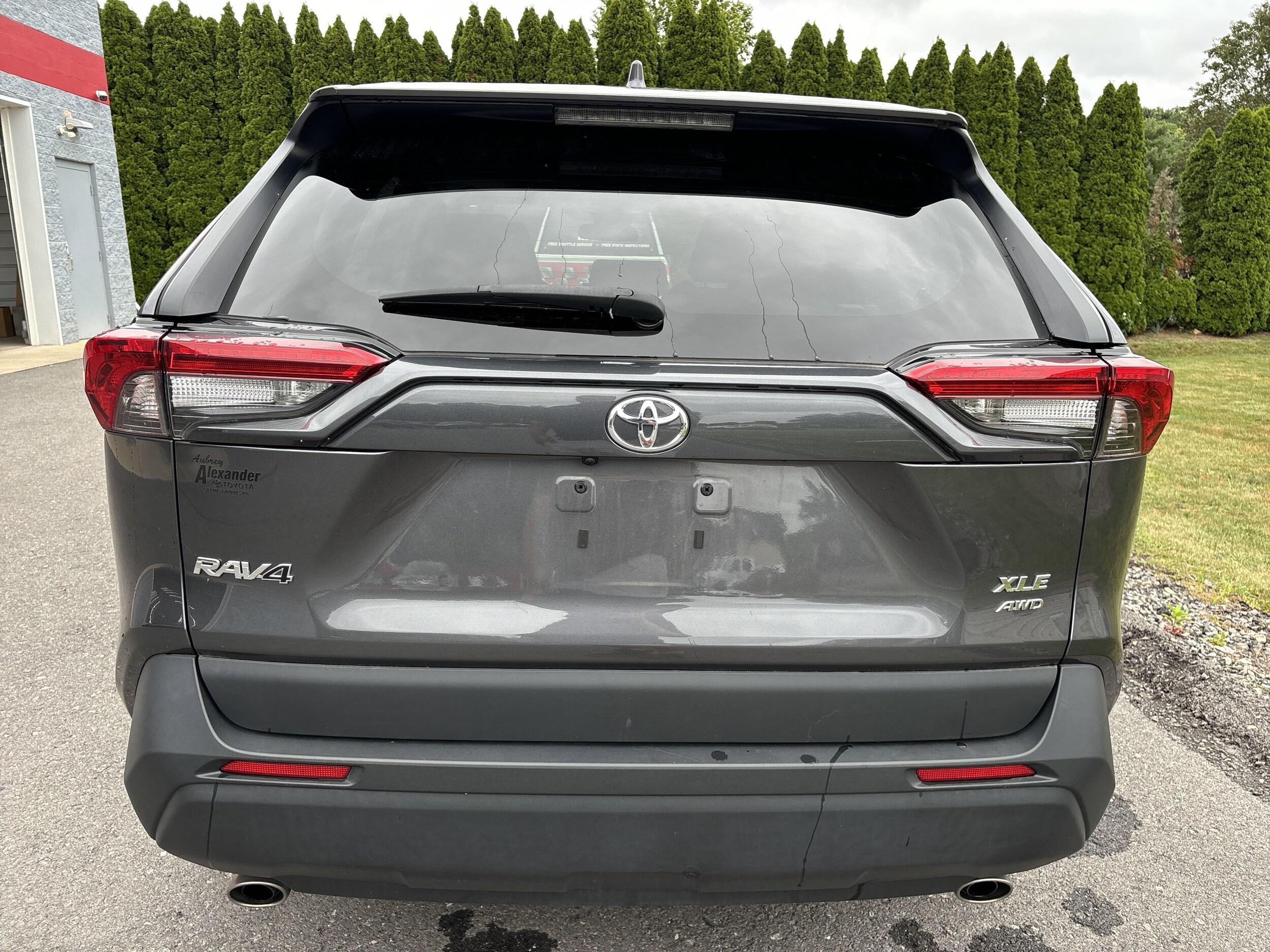 2023 Toyota RAV4 XLE photo 4