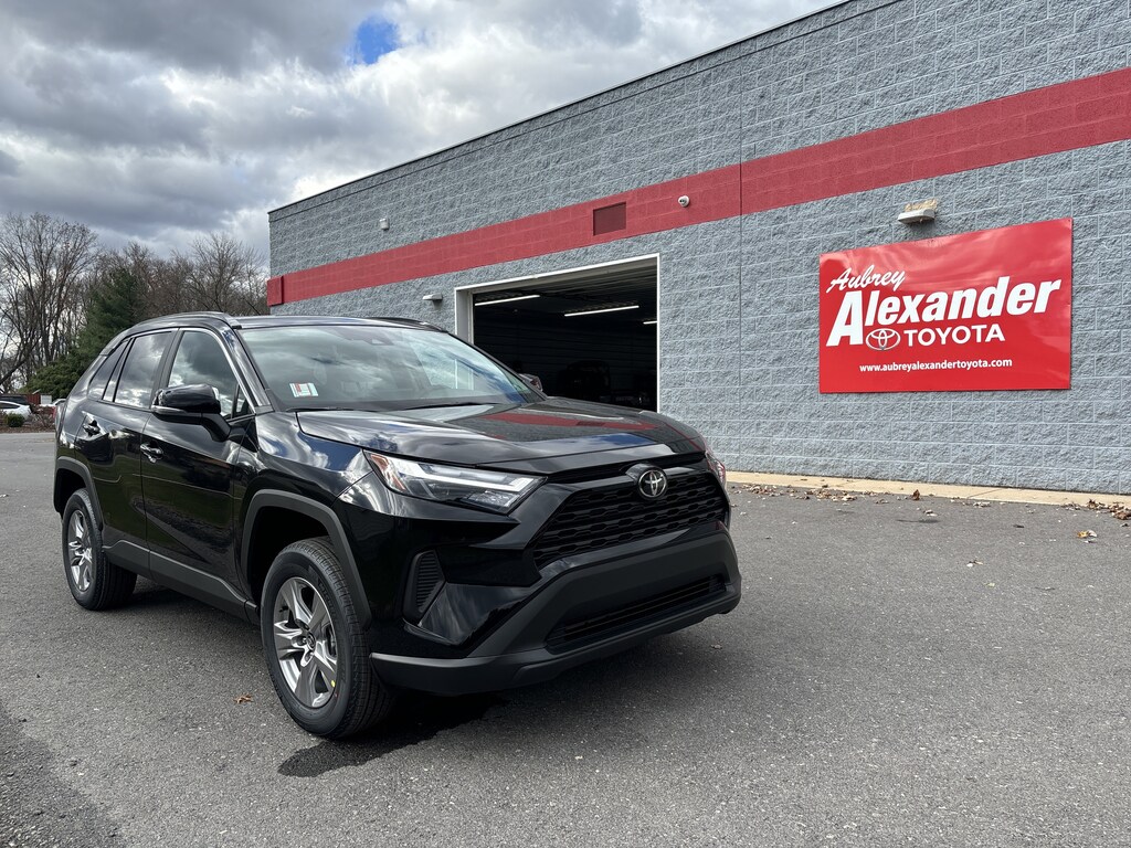 New 2025 Toyota RAV4 XLE SUV
