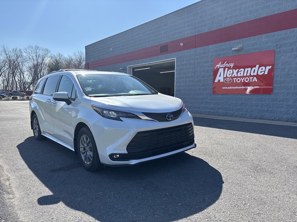 Used 2025 Toyota Sienna XLE 7 Passenger Van Passenger Van