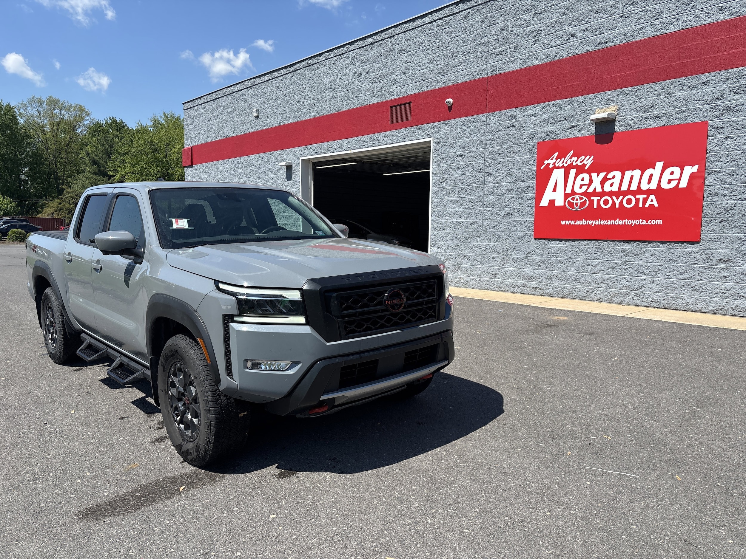 2023 Nissan Frontier PRO-4X Crew Cab 4X4's photo