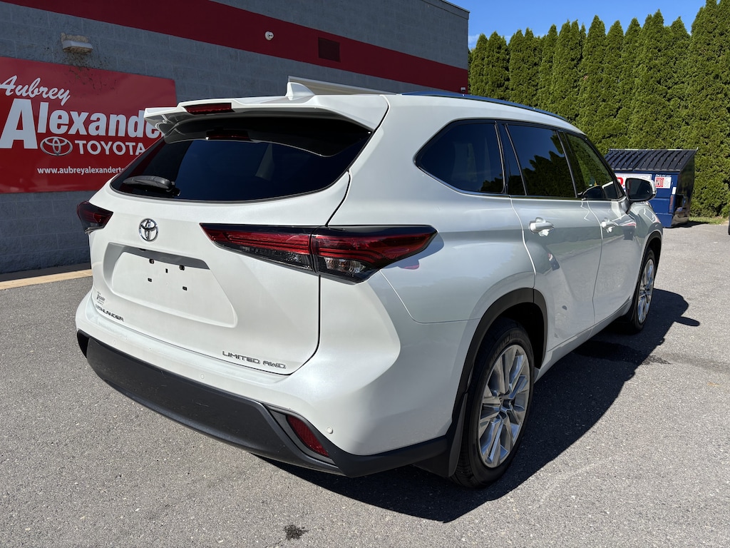Used 2022 Toyota Highlander Limited SUV