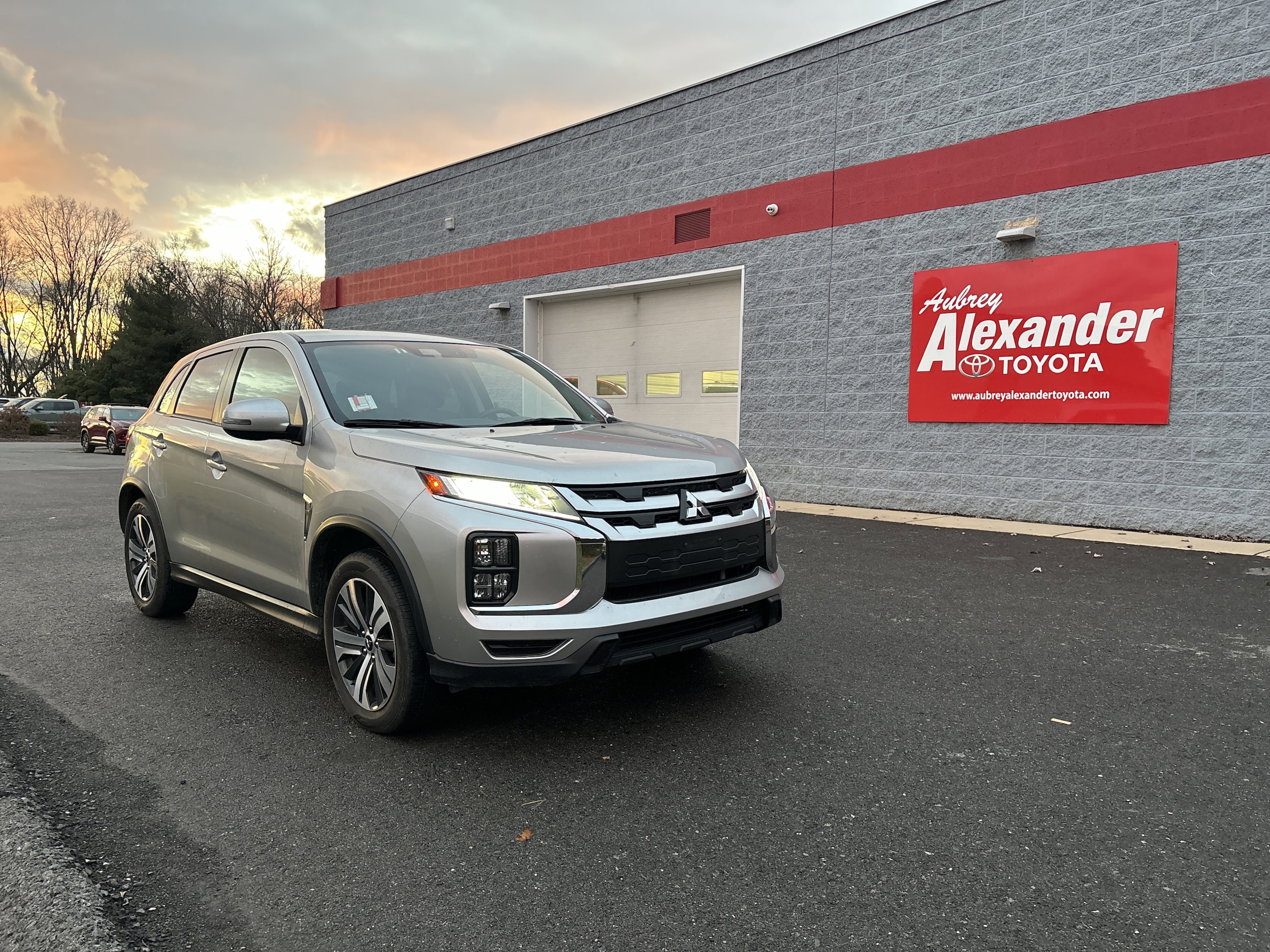 2025 Mitsubishi Outlander Sport SE's photo