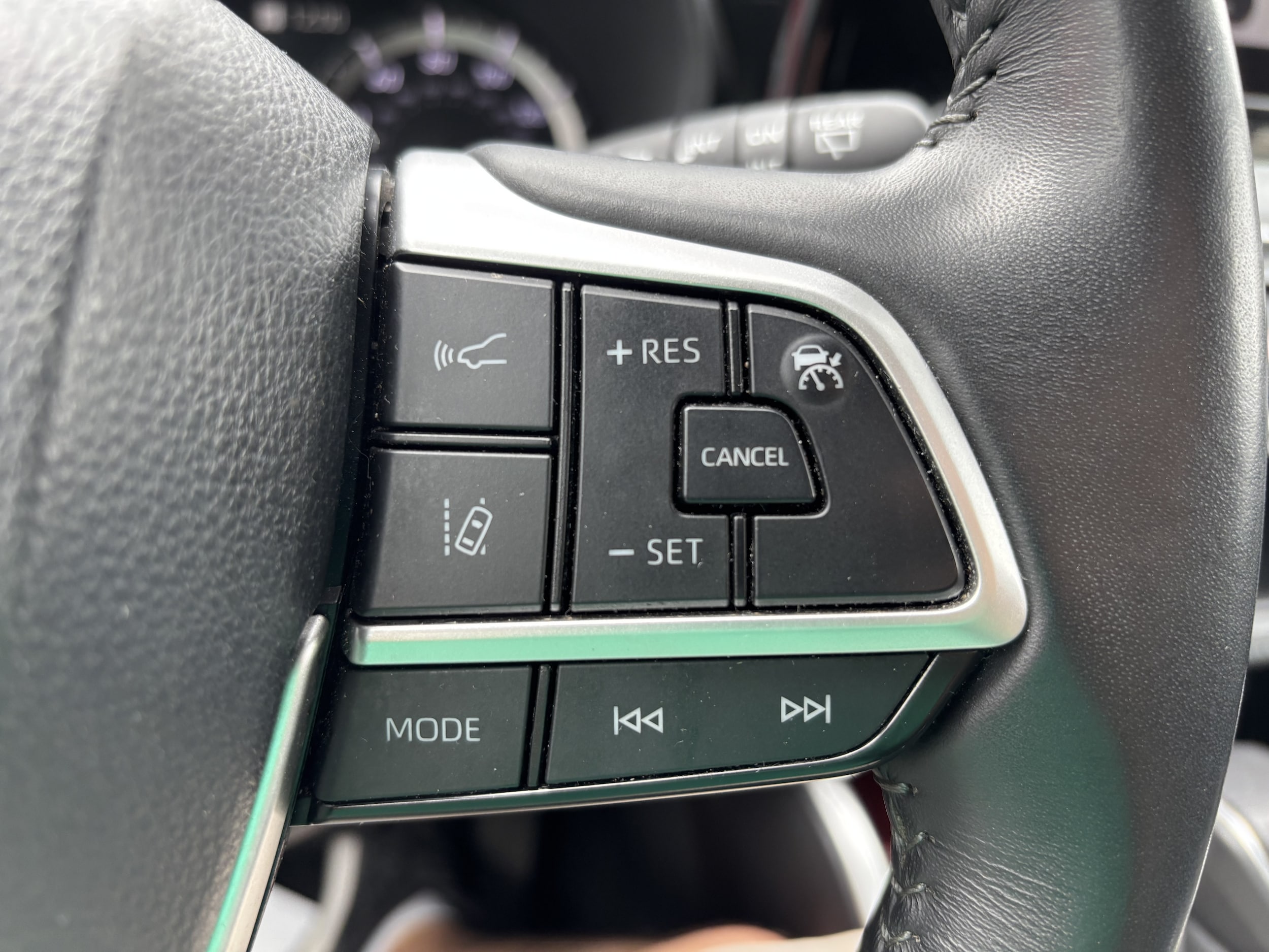 2024 Toyota Highlander LE - Photo 21