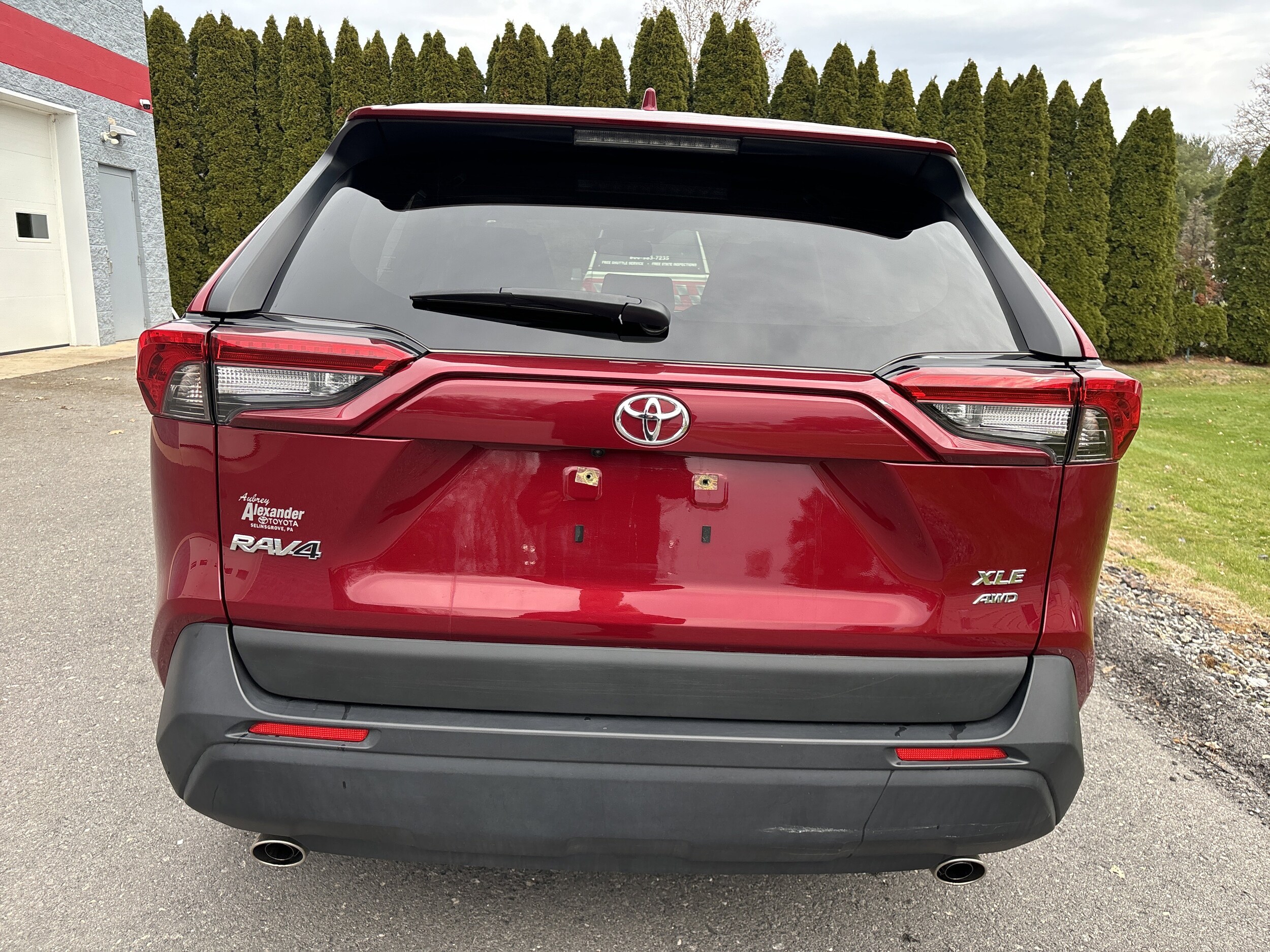 2023 Toyota RAV4 XLE photo 3