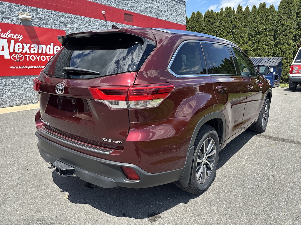 Used 2017 Toyota Highlander XLE V6 SUV