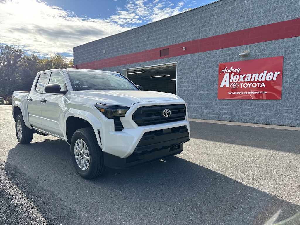 New 2025 Toyota Tacoma SR Truck Double Cab