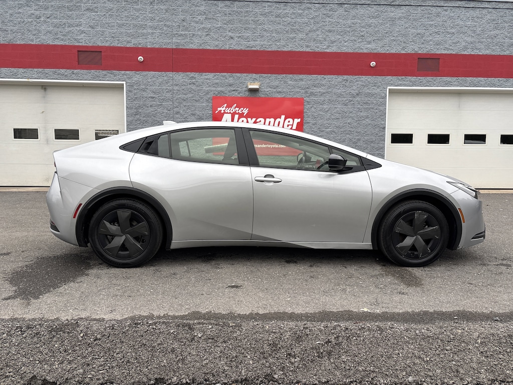 Used 2024 Toyota Prius LE Hatchback