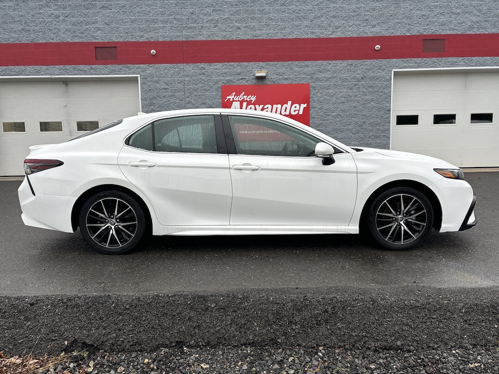 Used 2024 Toyota Camry SE Sedan