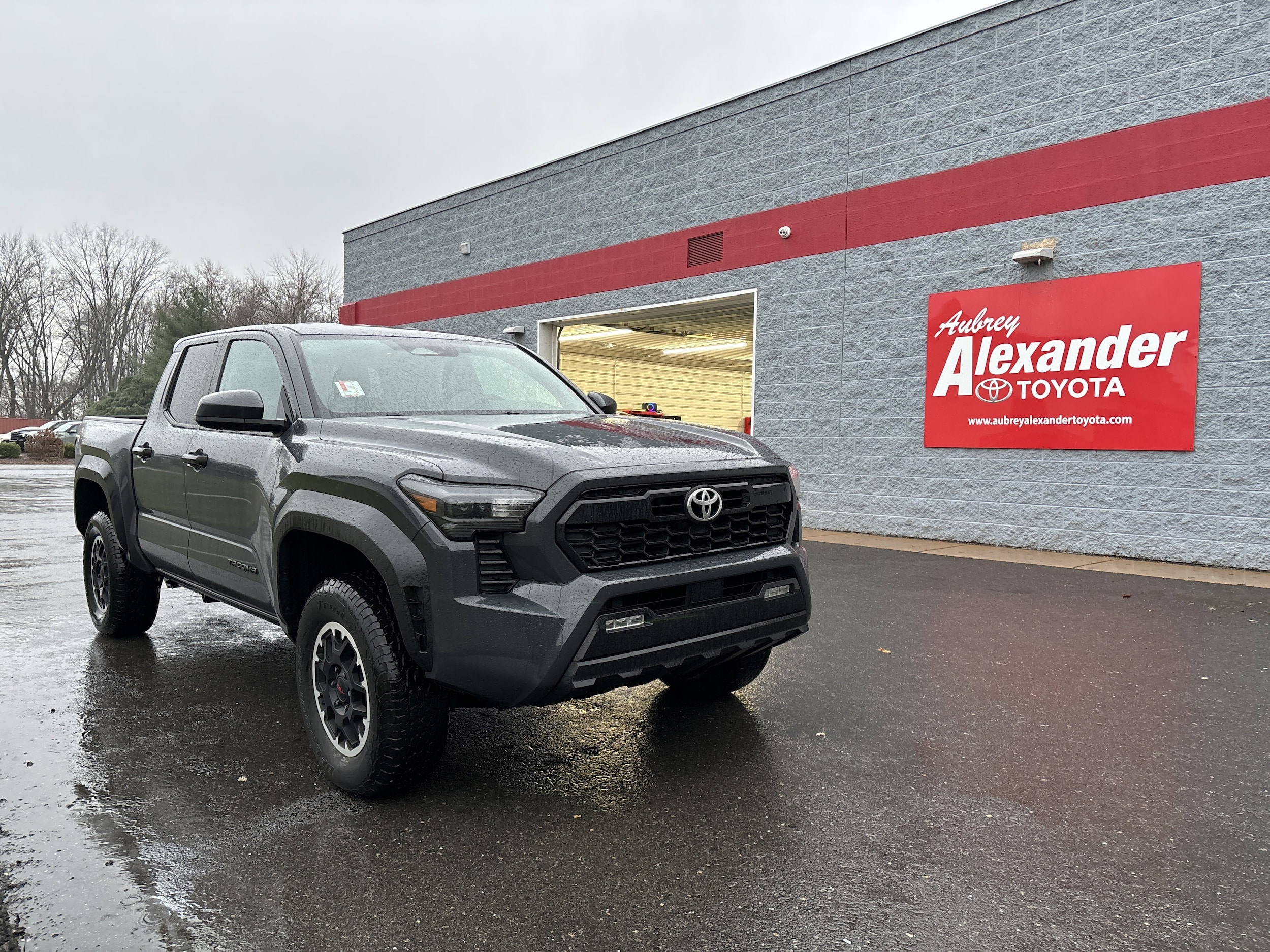 2024 Toyota Tacoma SR5's photo